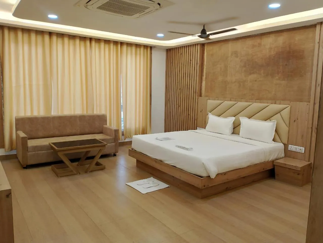 Bed in Hotel Shanti International