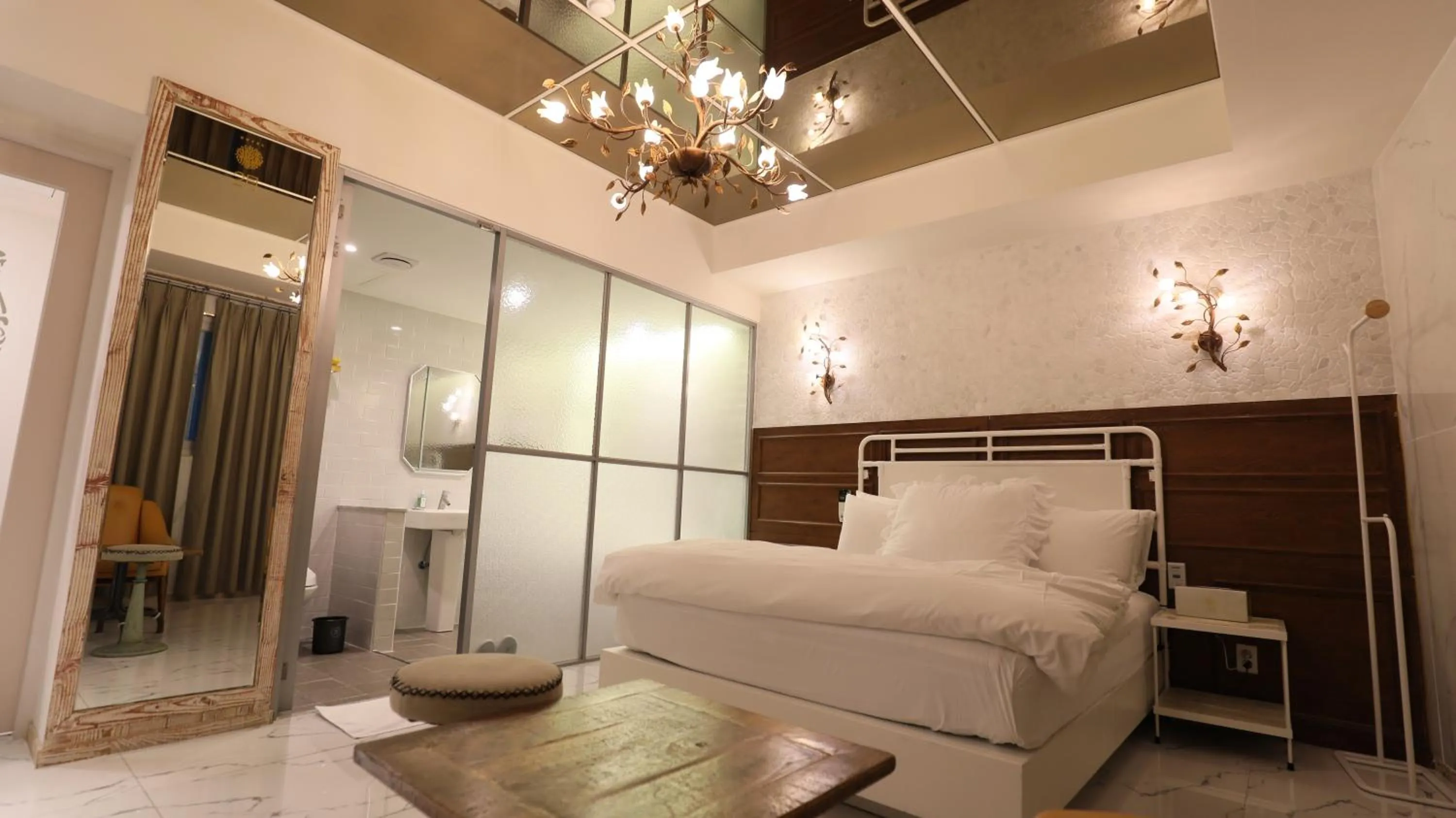 Bed in February Hotel SeongSeo