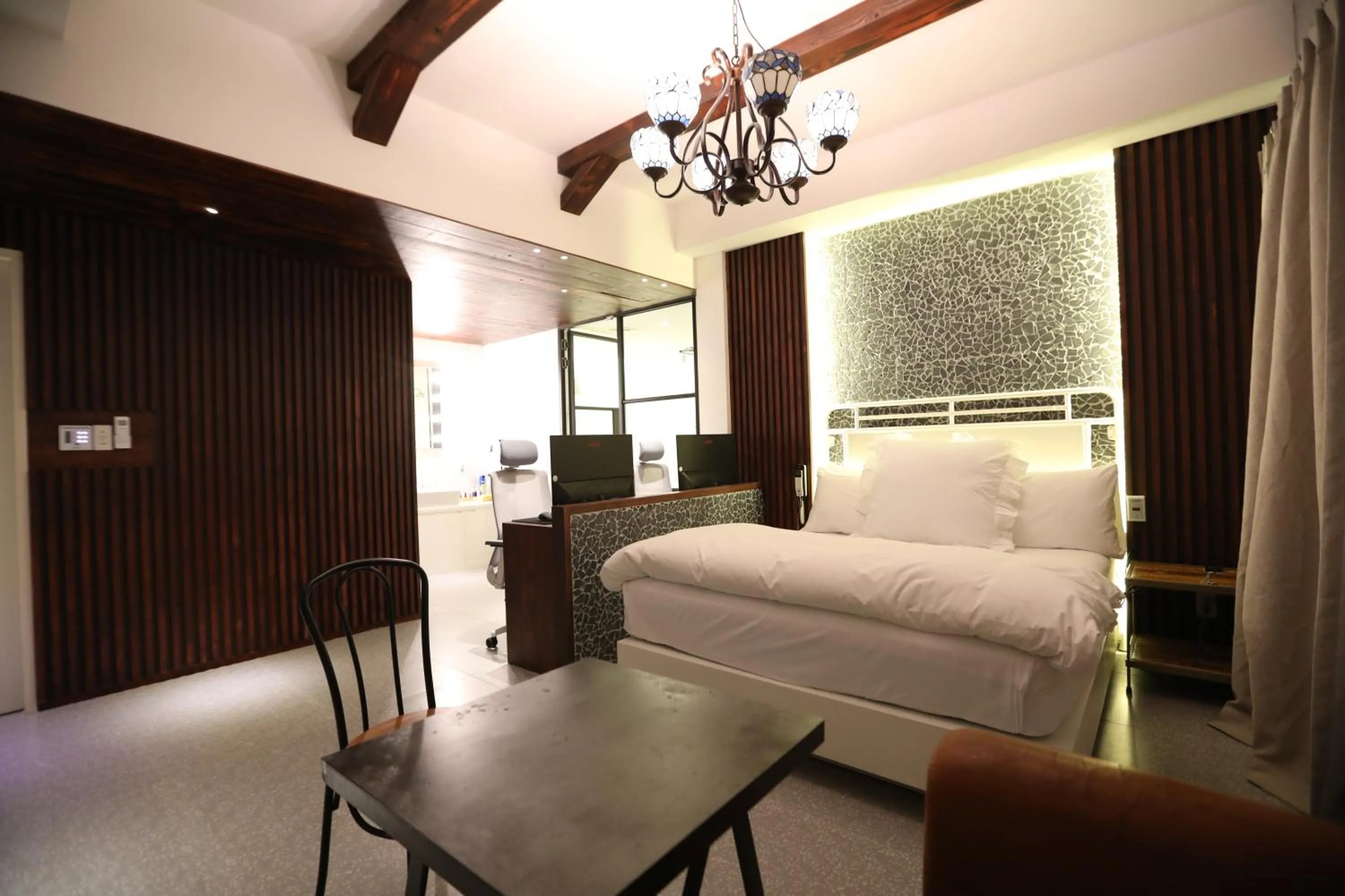 Bed in February Hotel SeongSeo