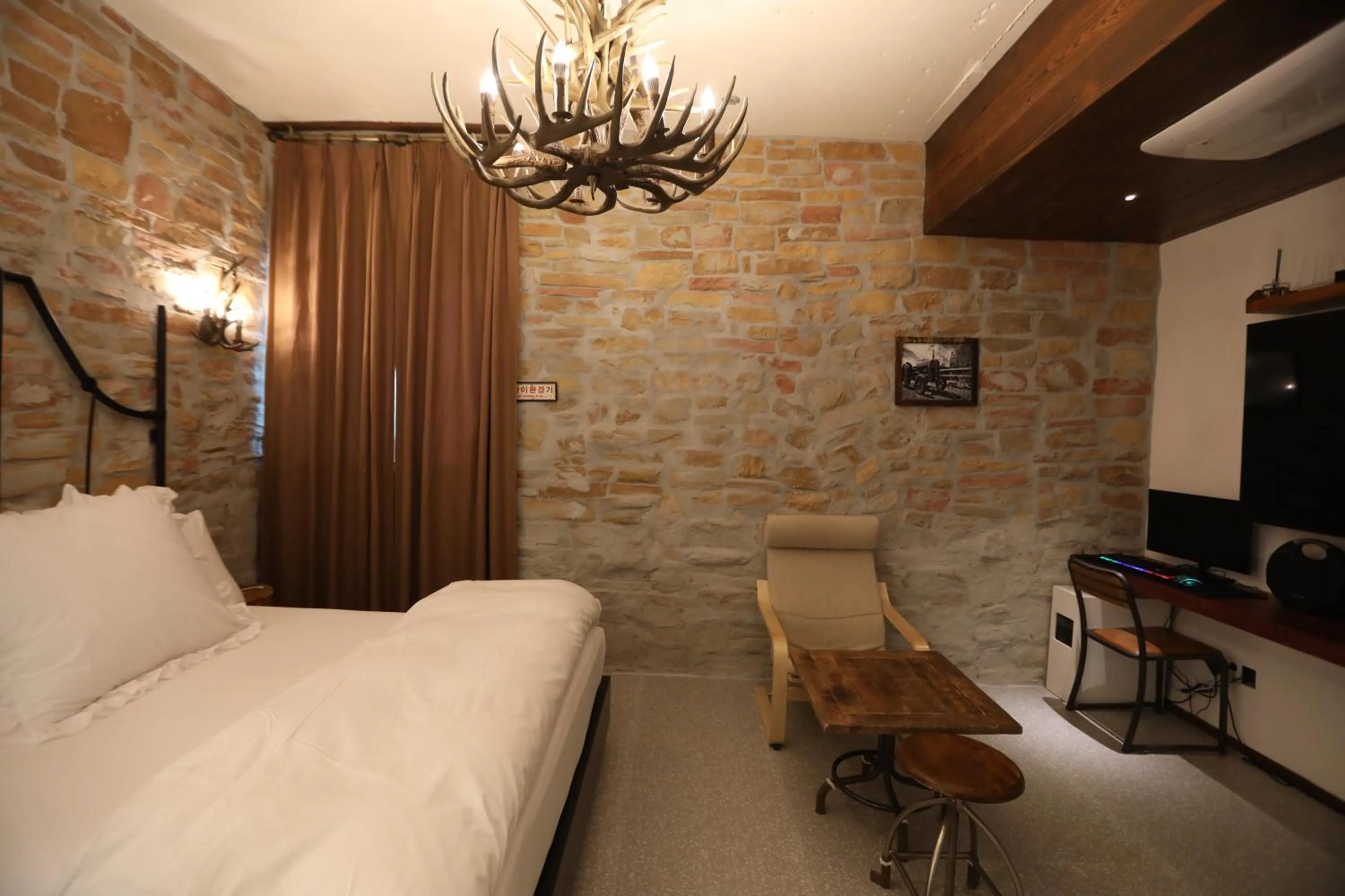 Bed in February Hotel SeongSeo