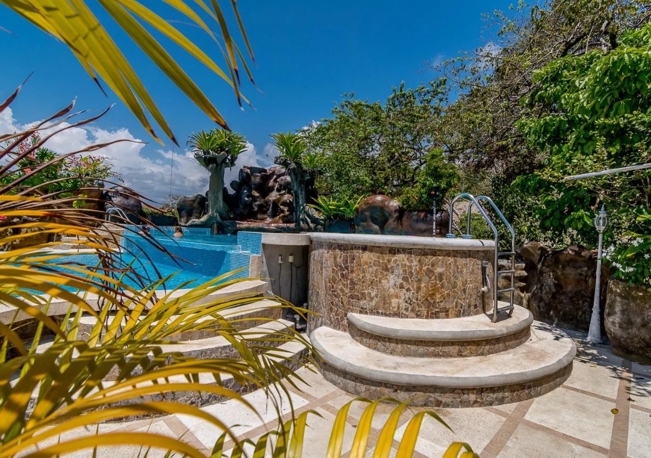 Swimming pool in Hotel Le Priss