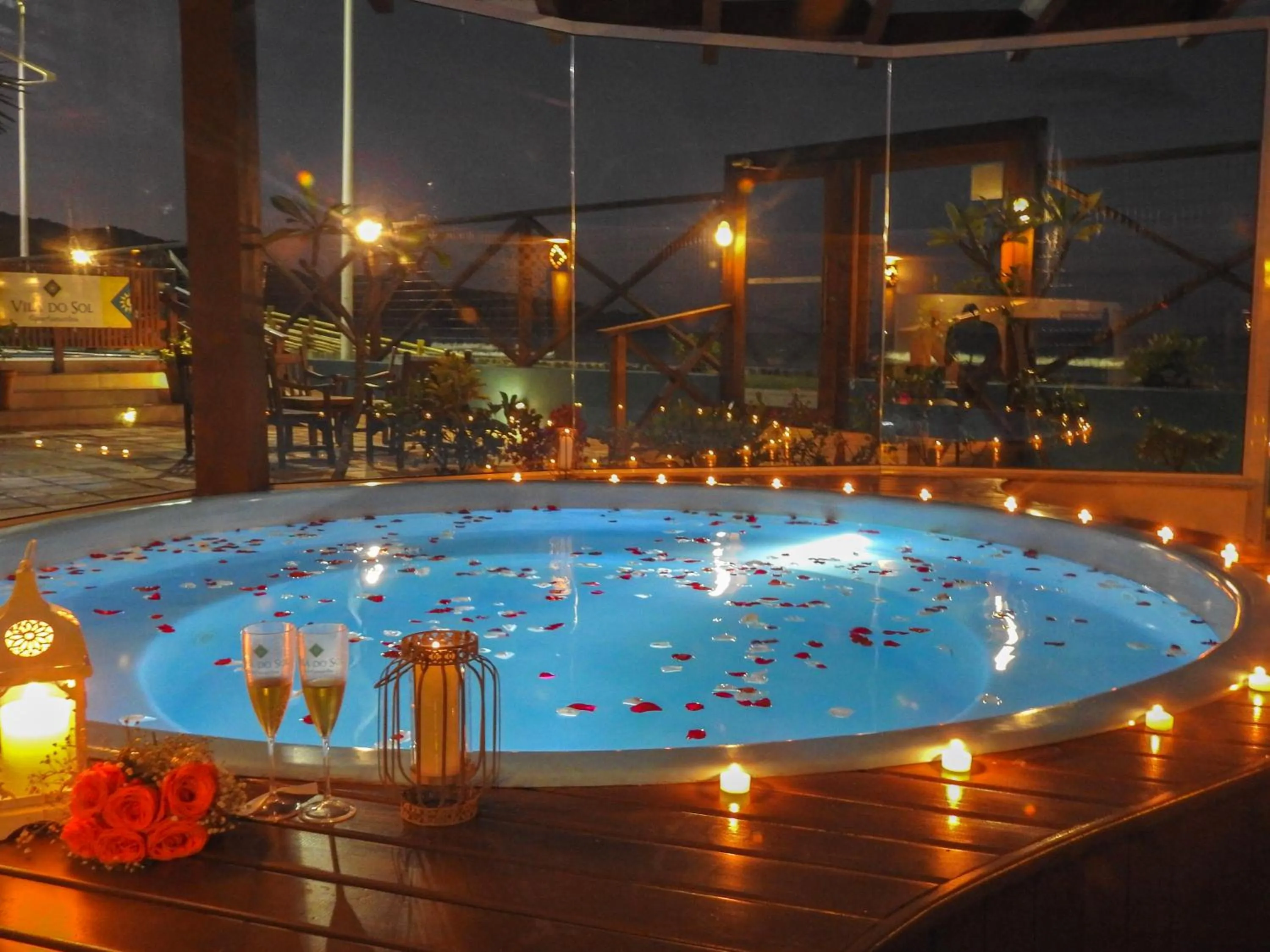 Hot Tub in Residencial Vila do Sol, Apartamentos com pé na areia