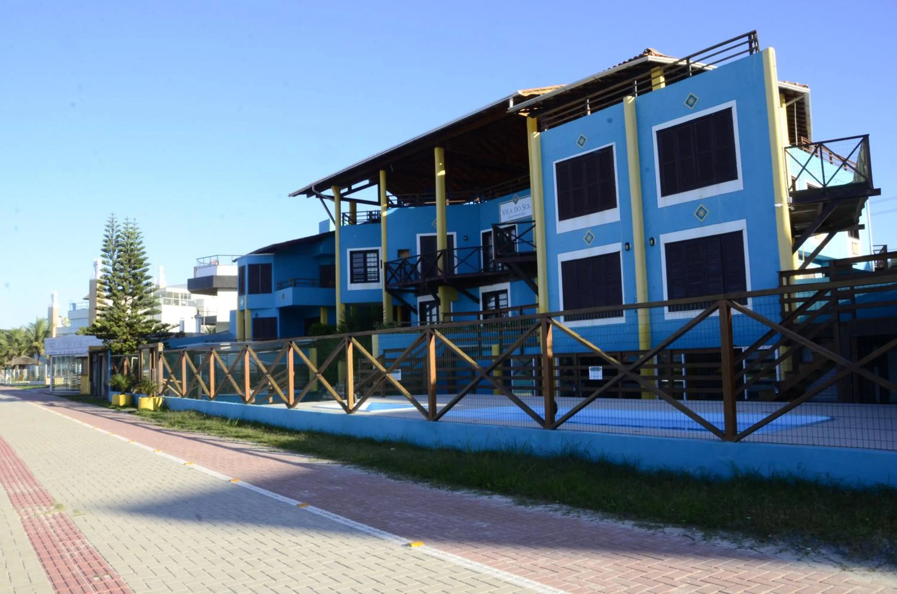 Facade/entrance in Residencial Vila do Sol, Apartamentos com pé na areia