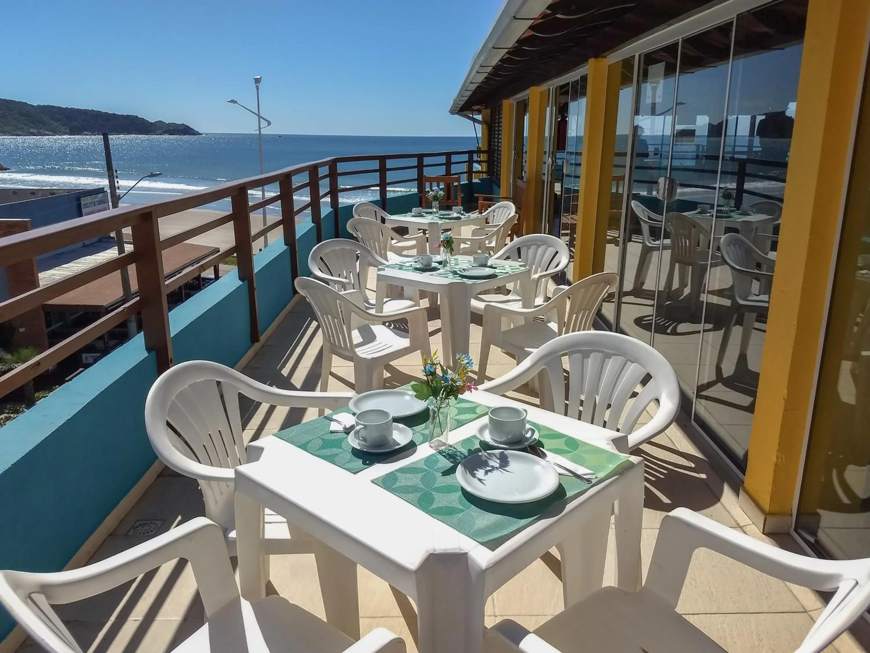 Restaurant/places to eat in Residencial Vila do Sol, Apartamentos com pé na areia