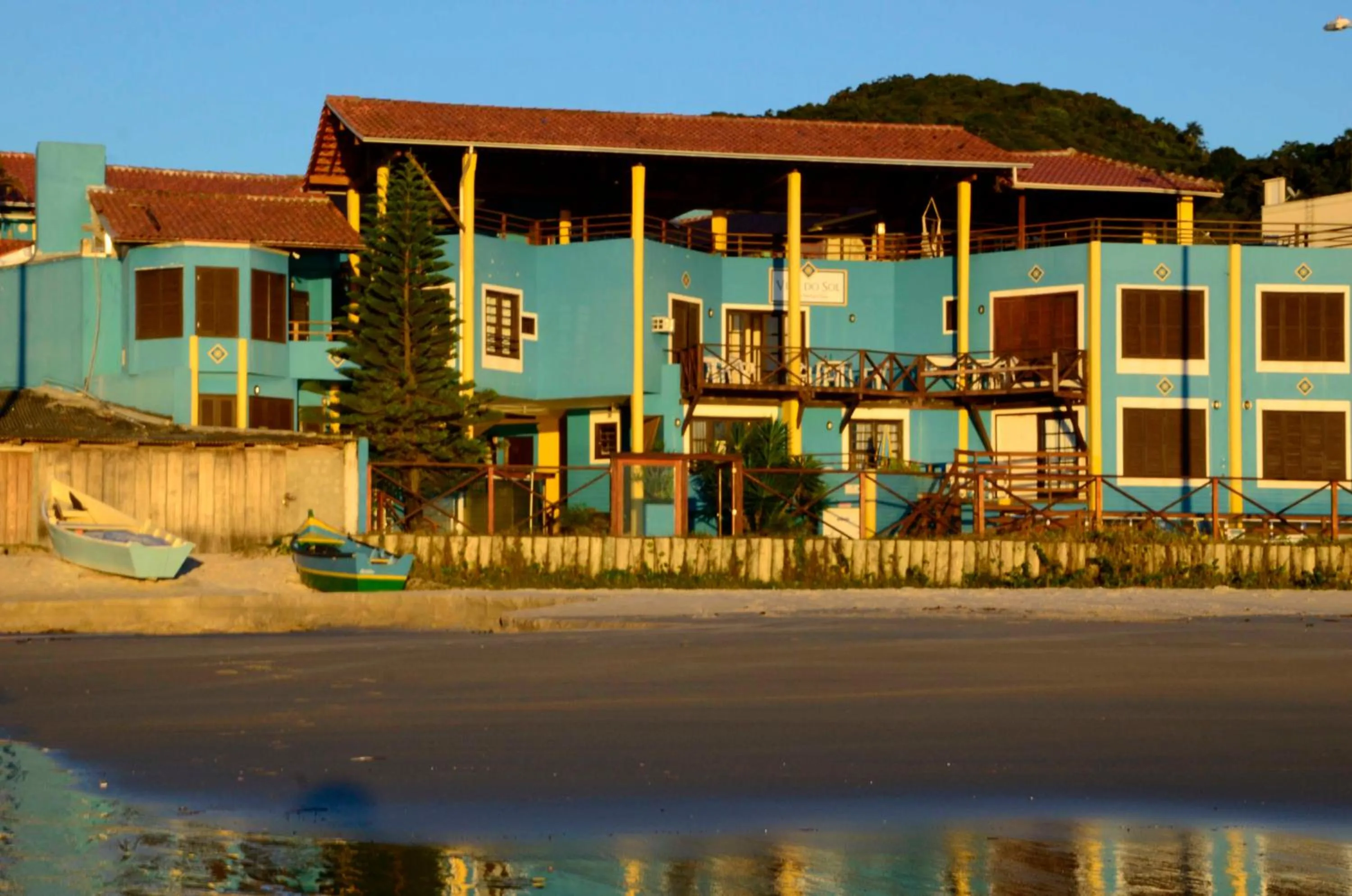 Facade/entrance in Residencial Vila do Sol, Apartamentos com pé na areia