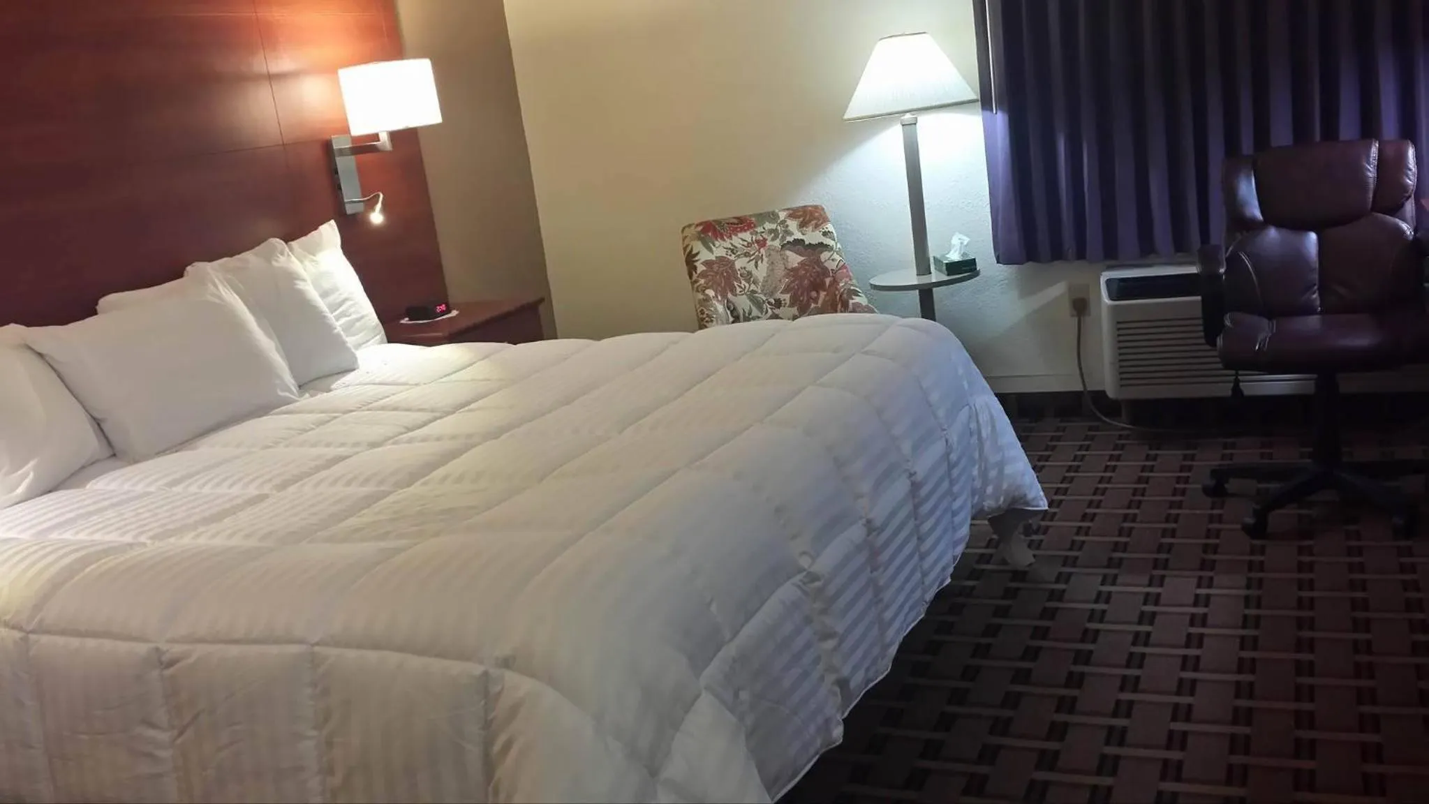 Decorative detail, Bed in Baymont by Wyndham Paducah