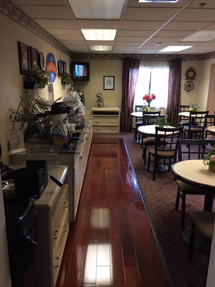 Restaurant/places to eat in Baymont by Wyndham Paducah