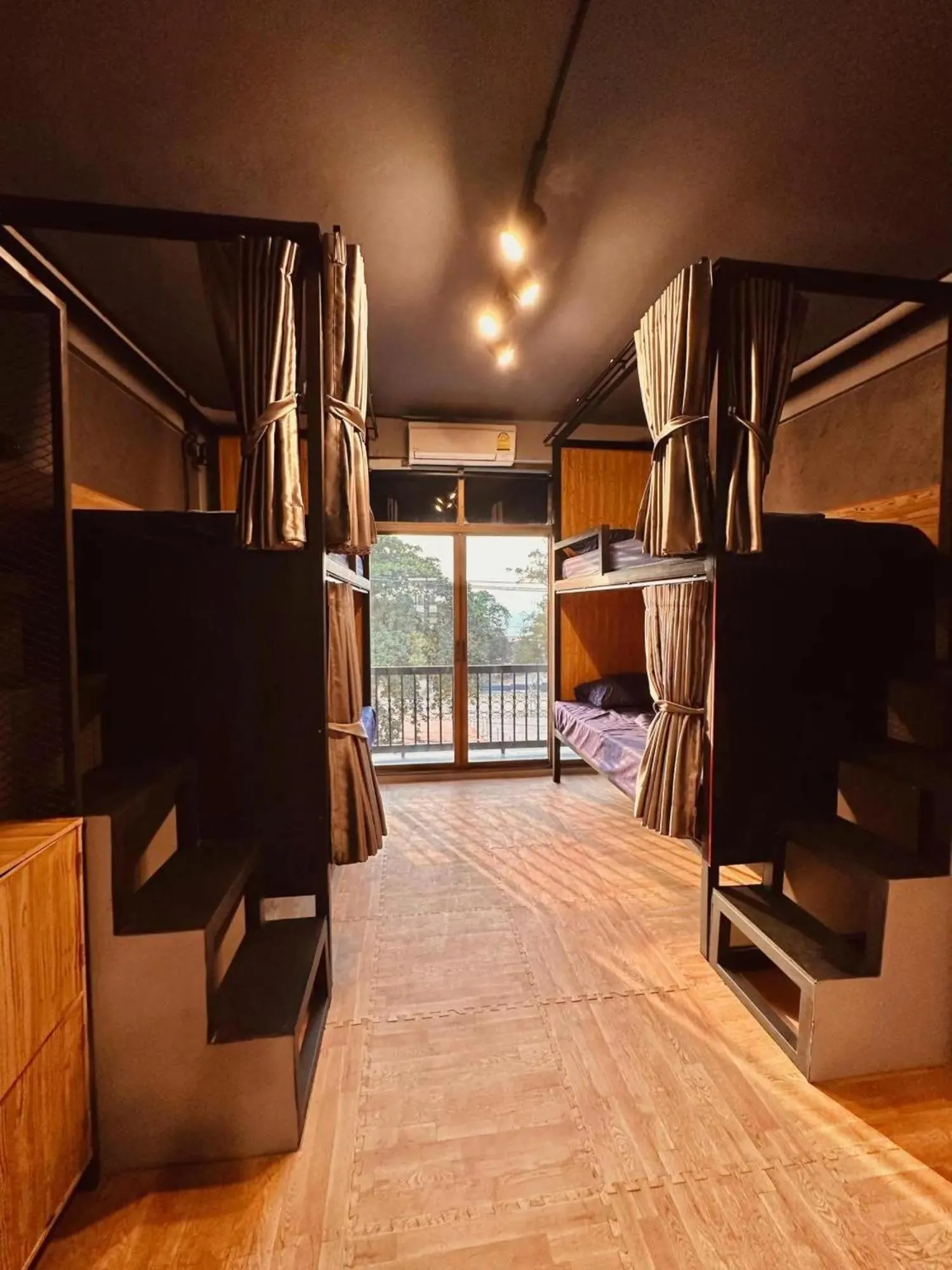 Bed in Hostel Friends Station & Cafe