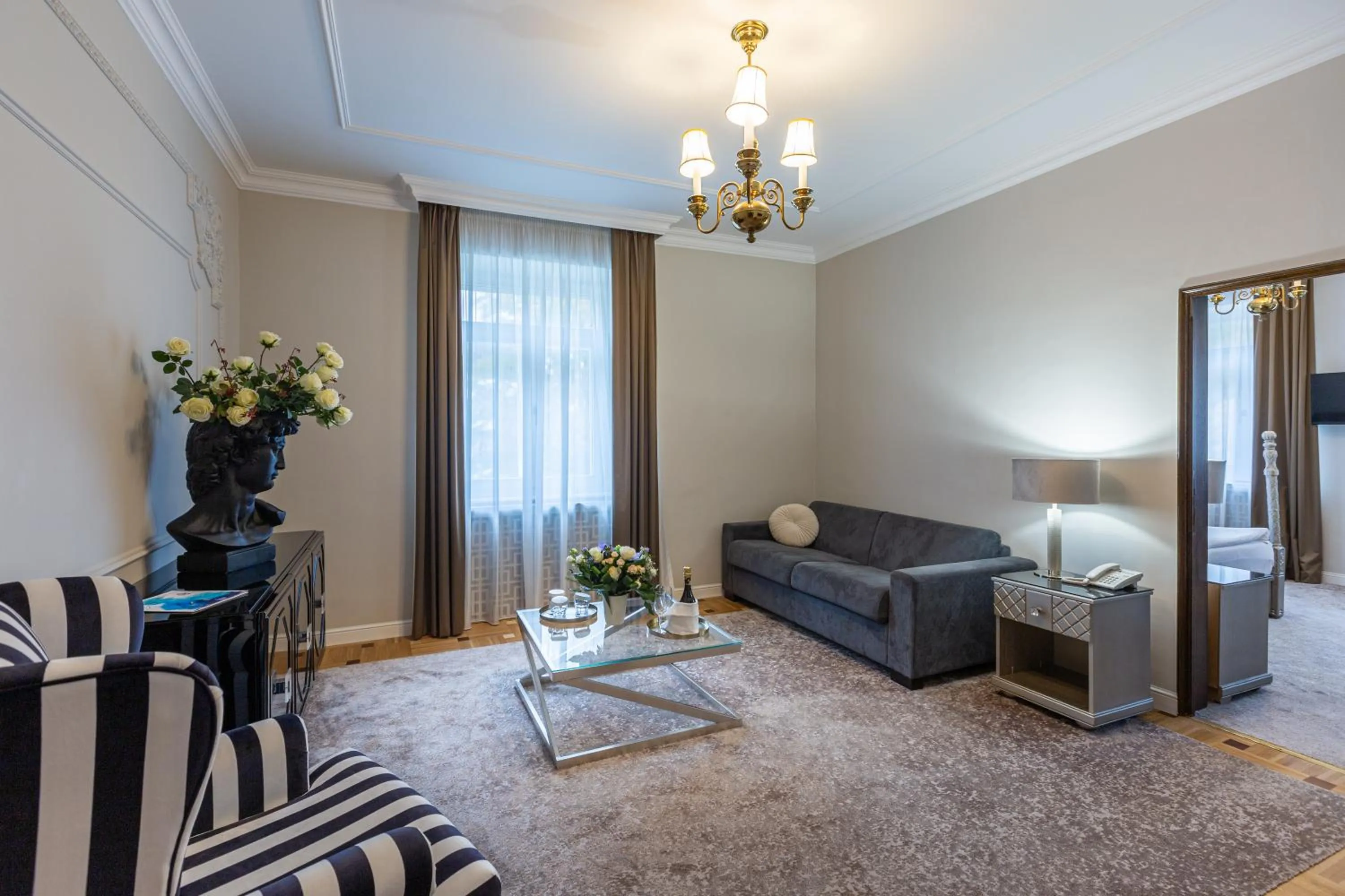 Living room, Bed in Hotel Palace