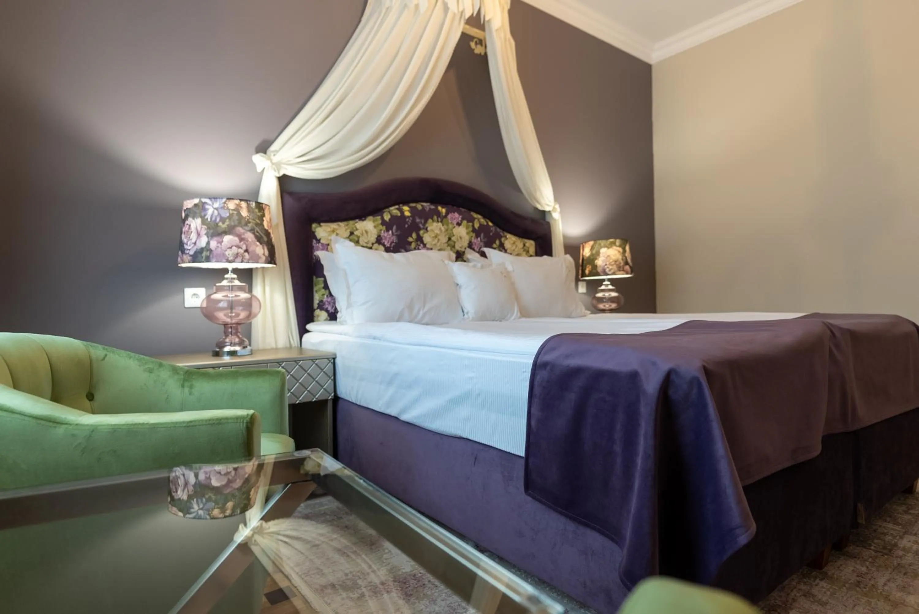 Photo of the whole room, Bed in Hotel Palace