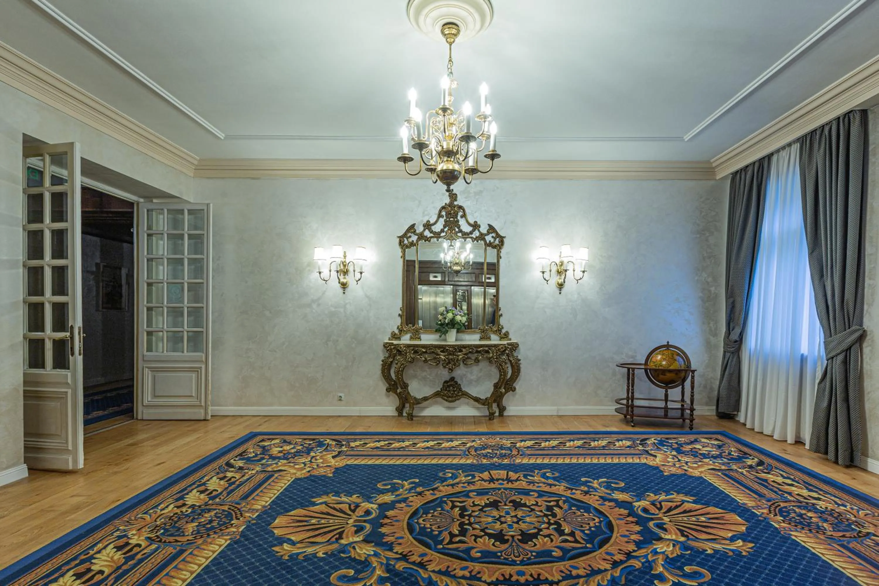 Seating area in Hotel Palace