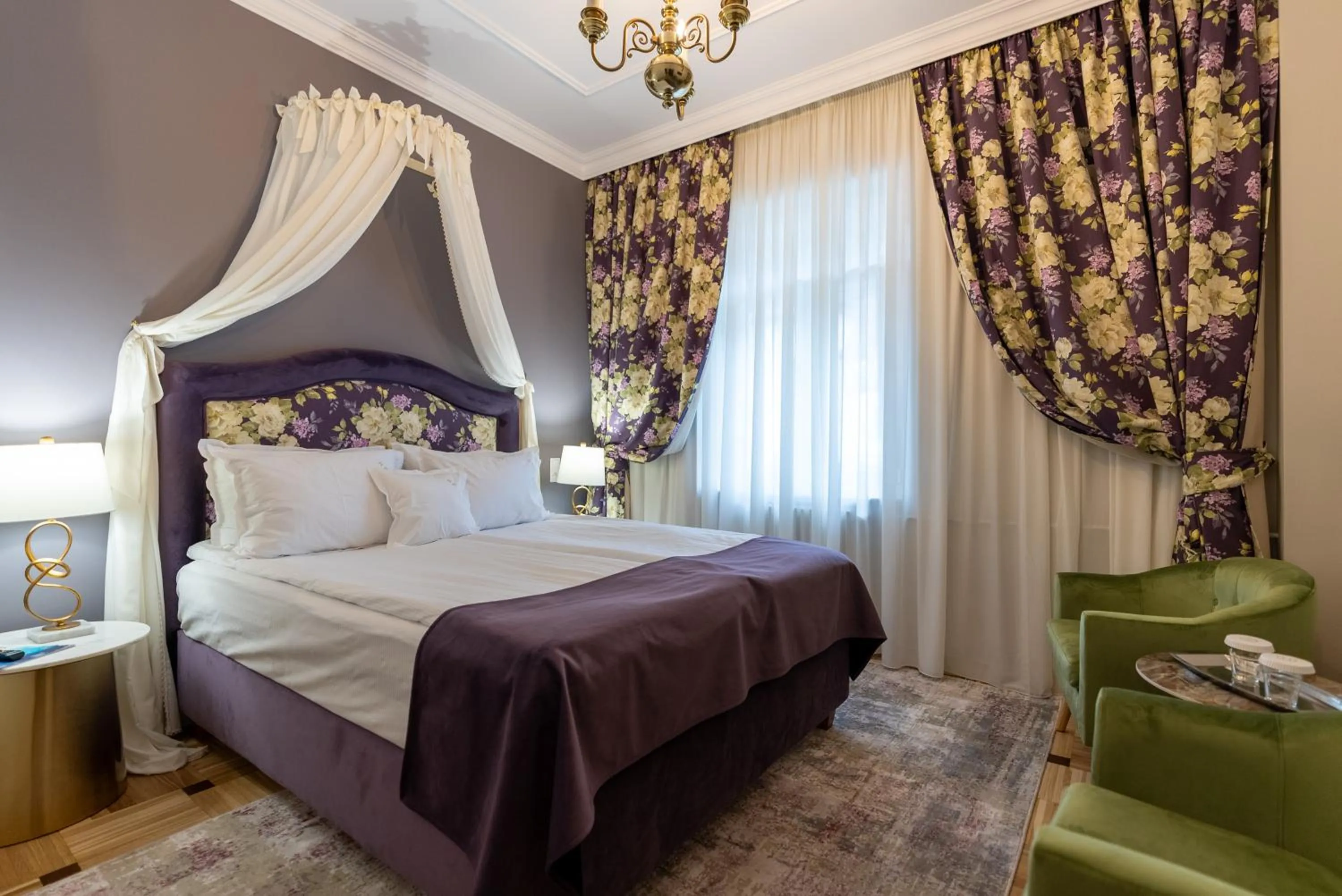 Photo of the whole room, Bed in Hotel Palace