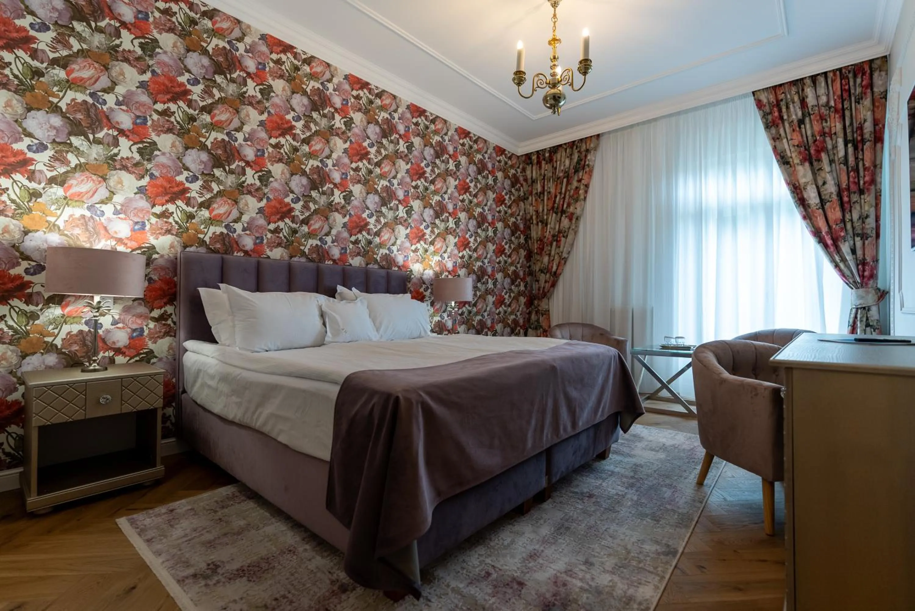 Photo of the whole room, Bed in Hotel Palace