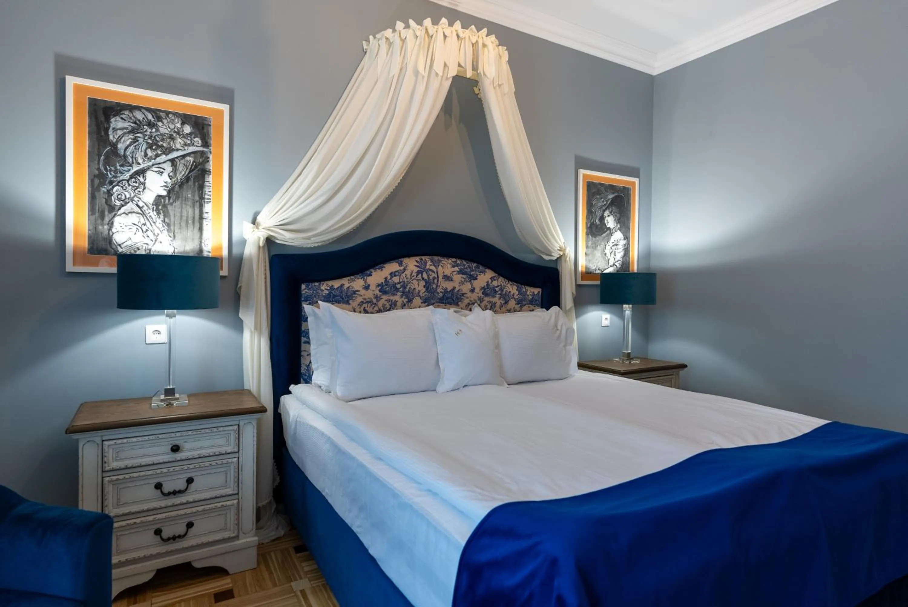 Photo of the whole room, Bed in Hotel Palace