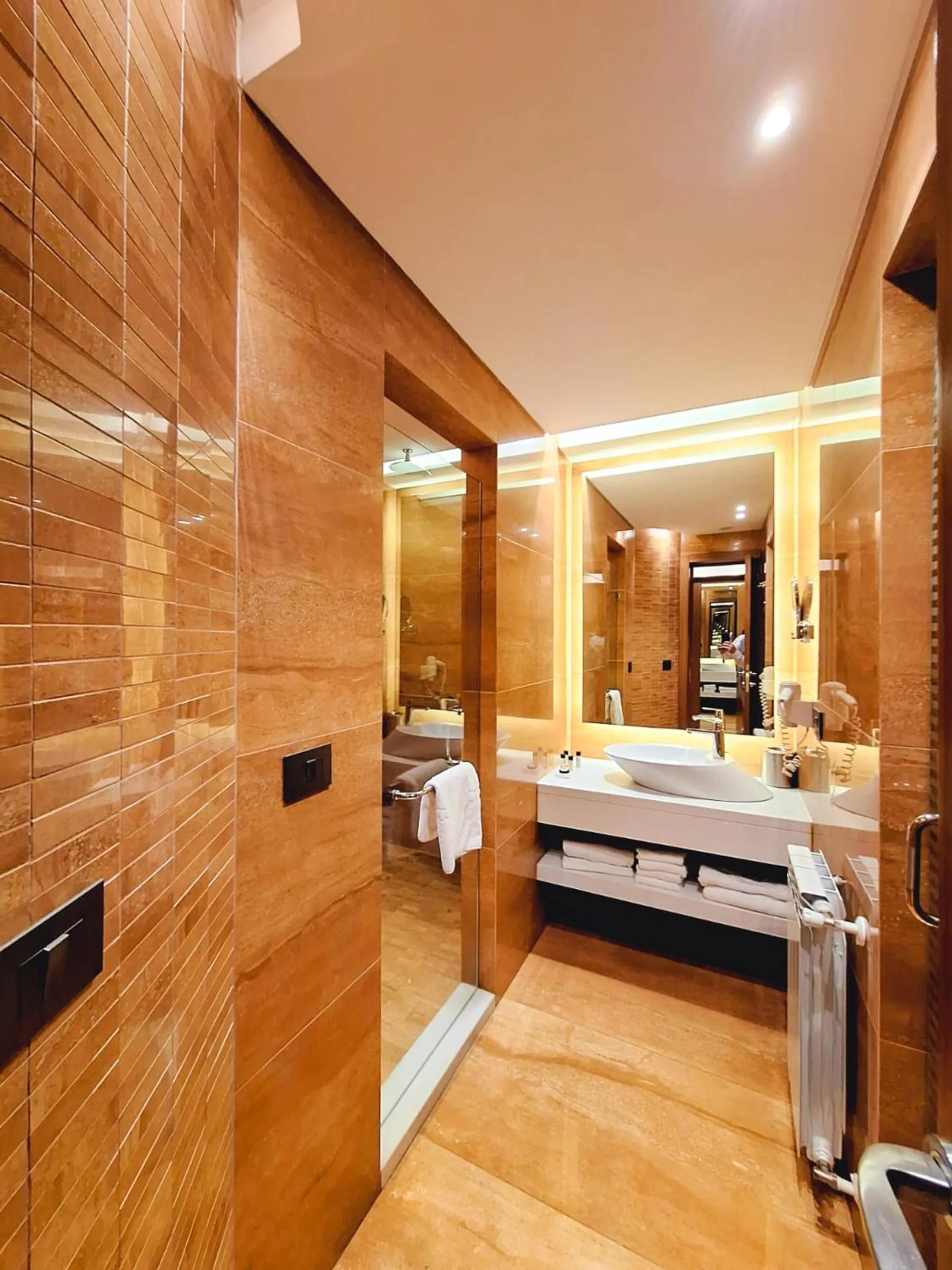 Bathroom, Bed in Monte Cassino