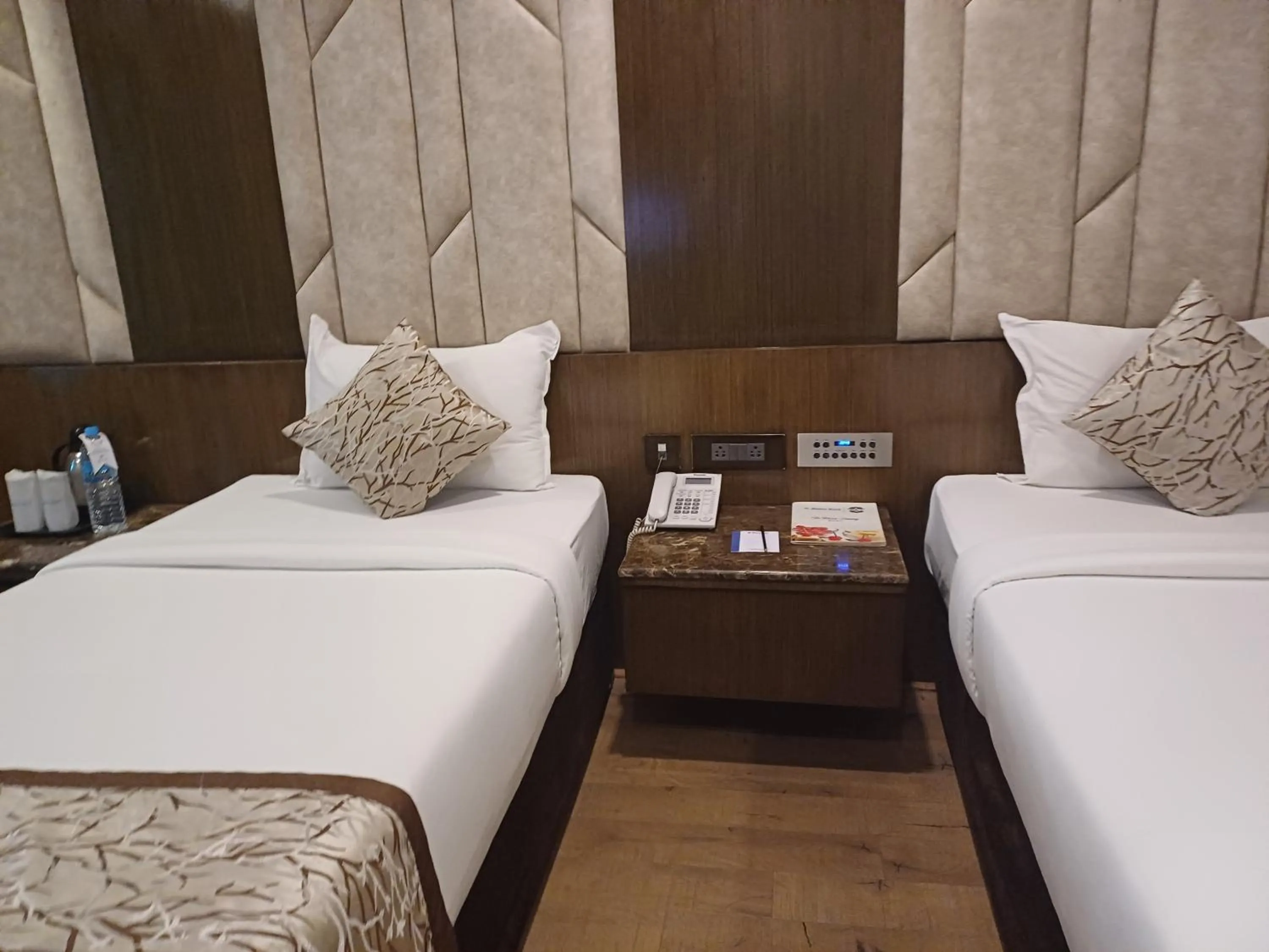 Bed in Hotel Benzz Park Chennai