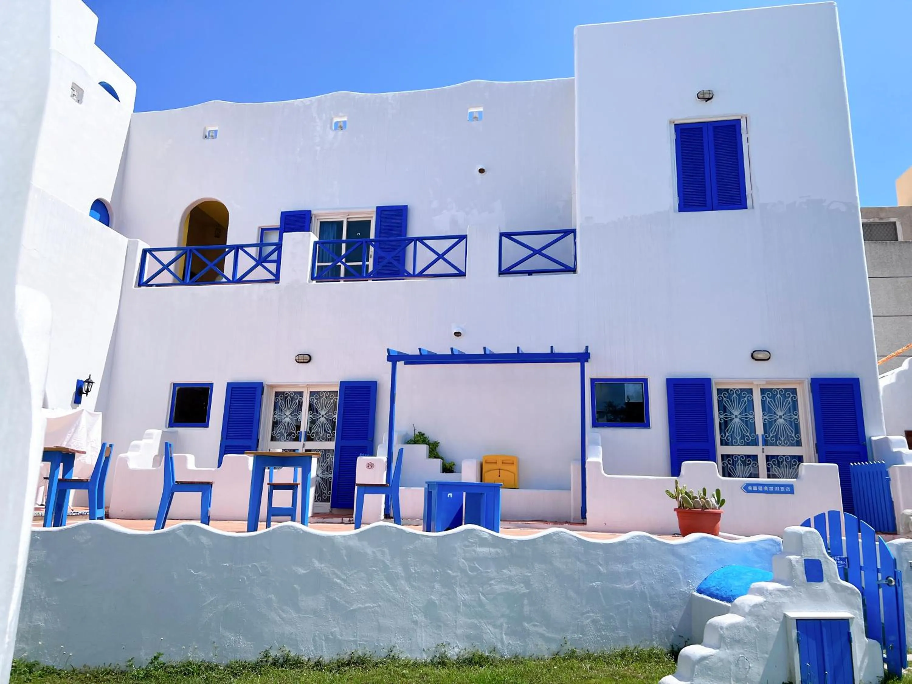 Communal lounge/ TV room in Greek Frontier Villa