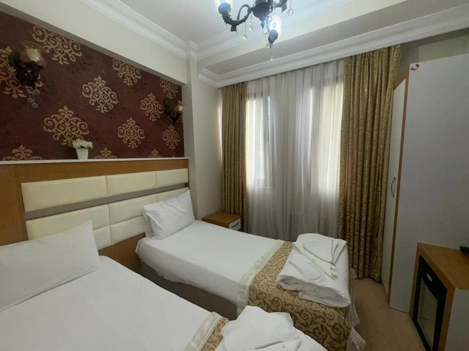 Photo of the whole room, Bed in Raimond Hotel