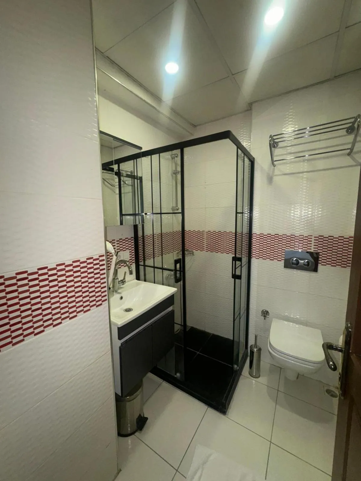 Bathroom in Raimond Hotel