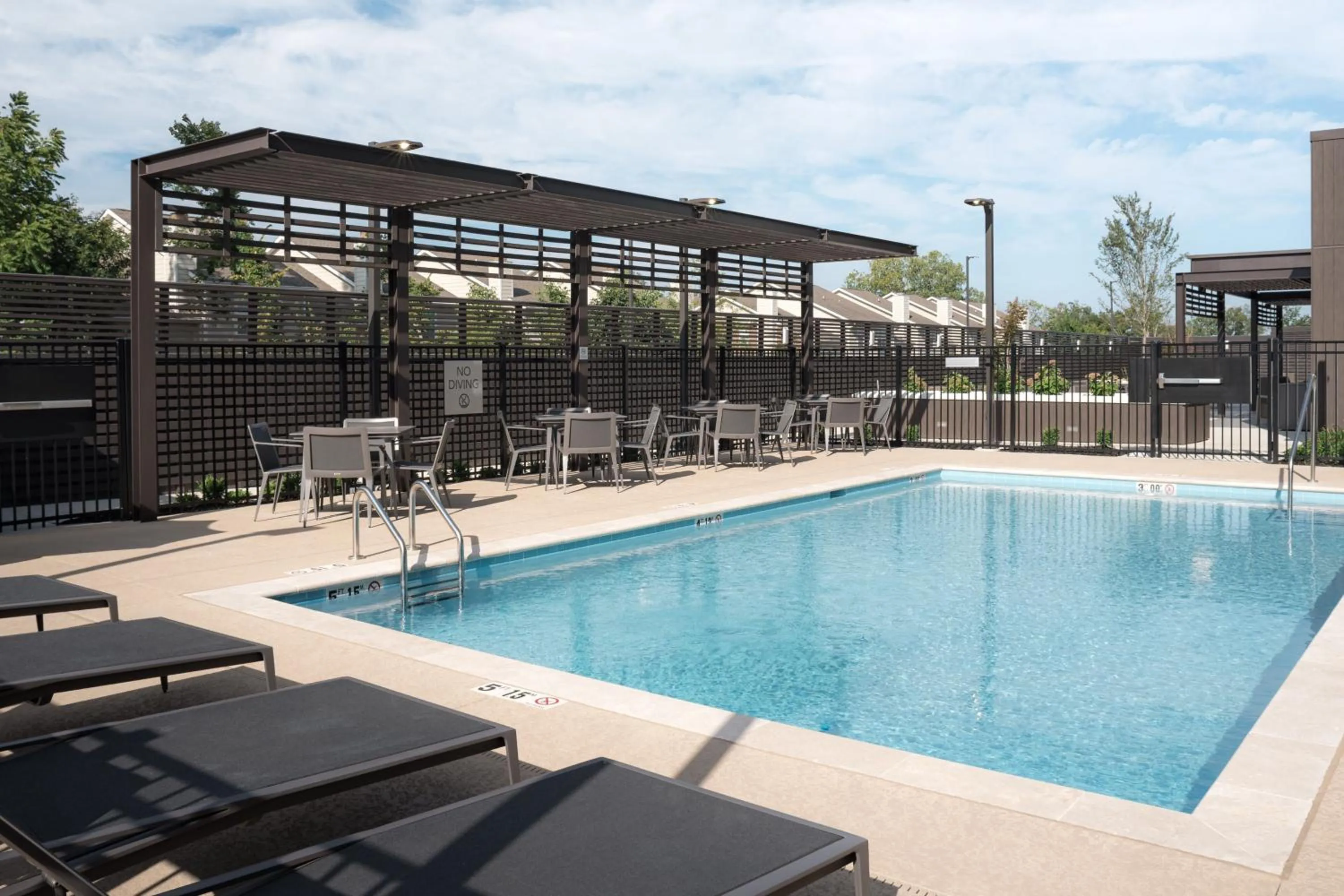 Swimming pool in Courtyard by Marriott Nashville Smyrna