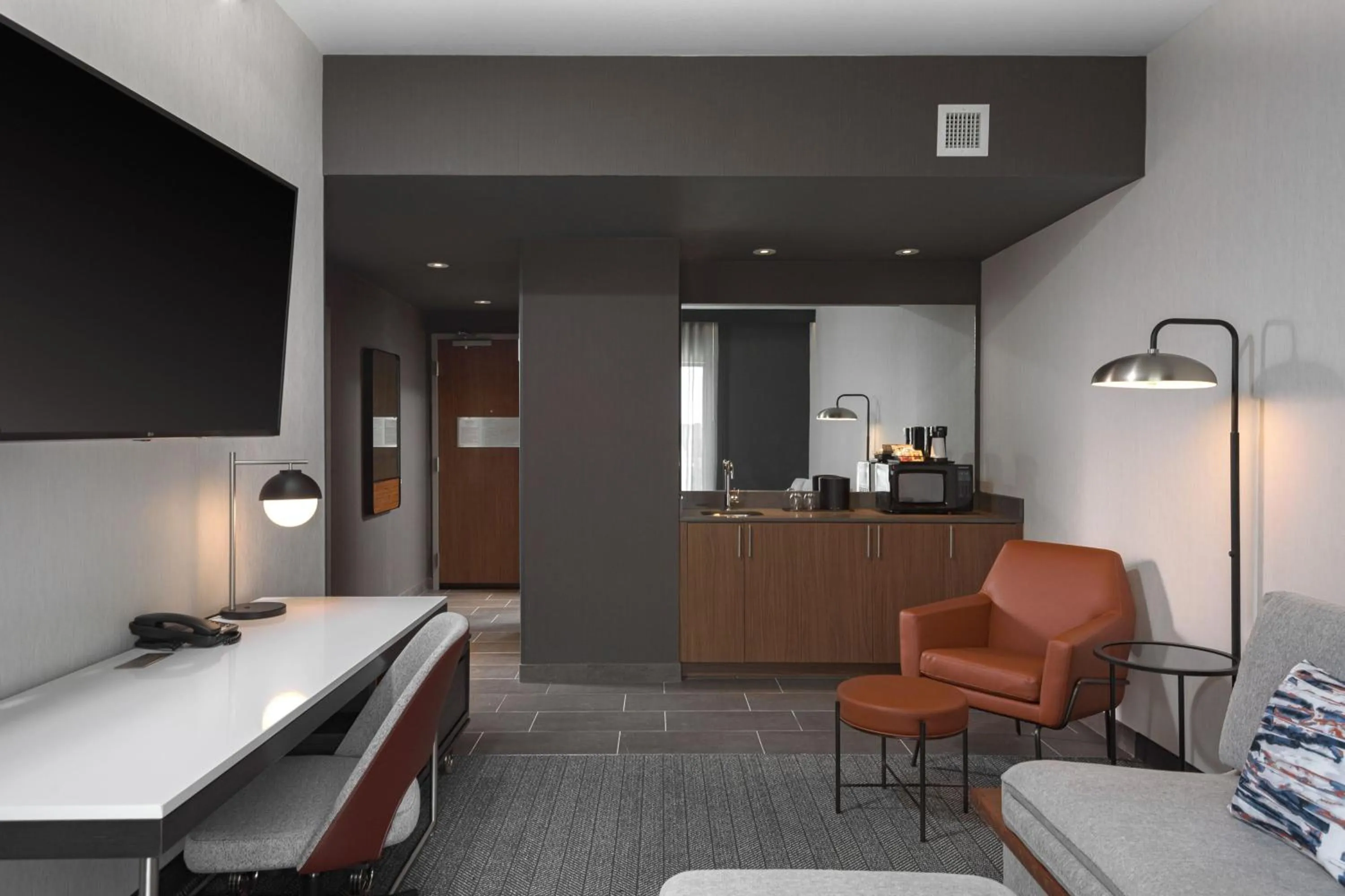 Living room in Courtyard by Marriott Nashville Smyrna