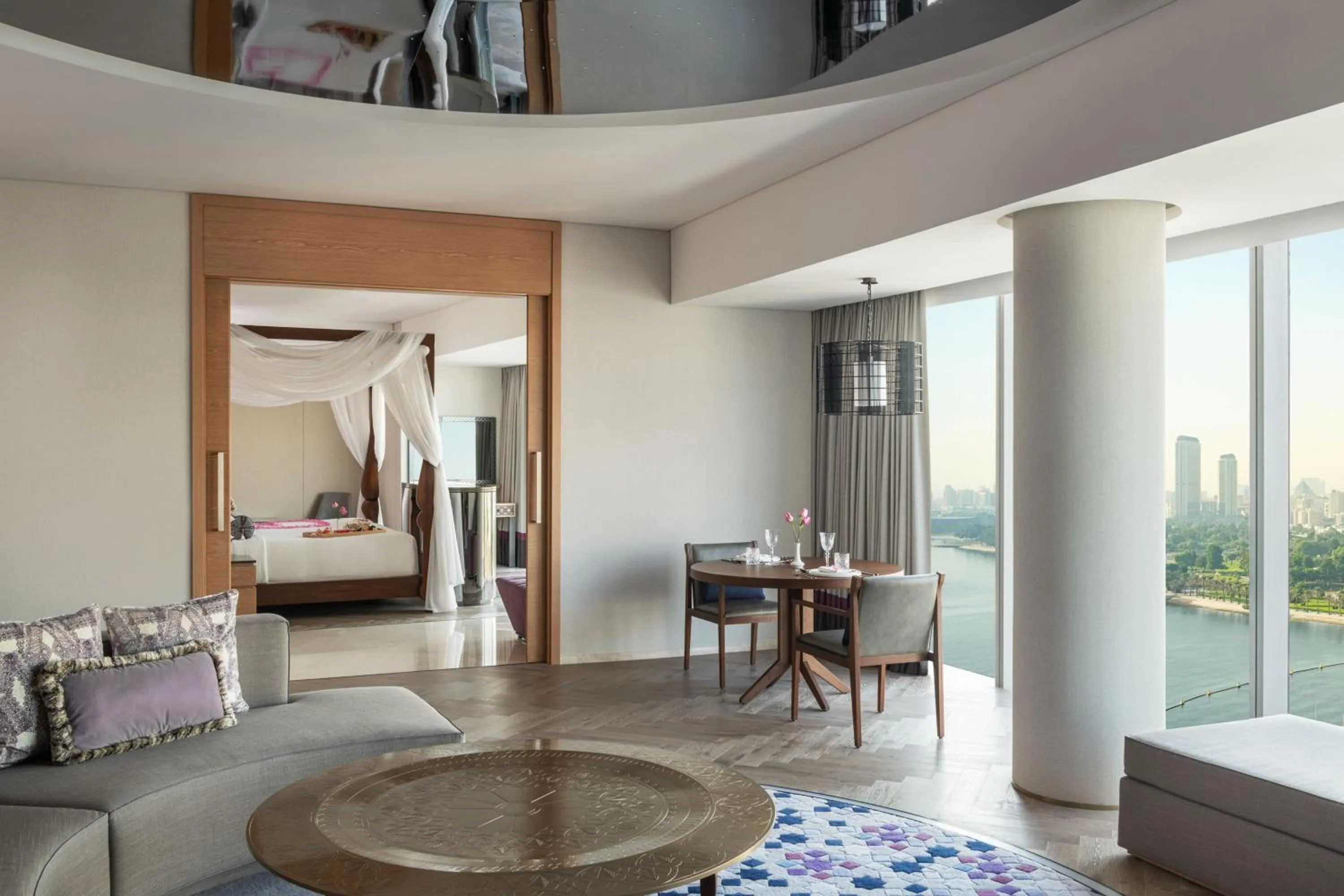 Lounge or bar, Bed in Marriott Marquis Dubai Creek