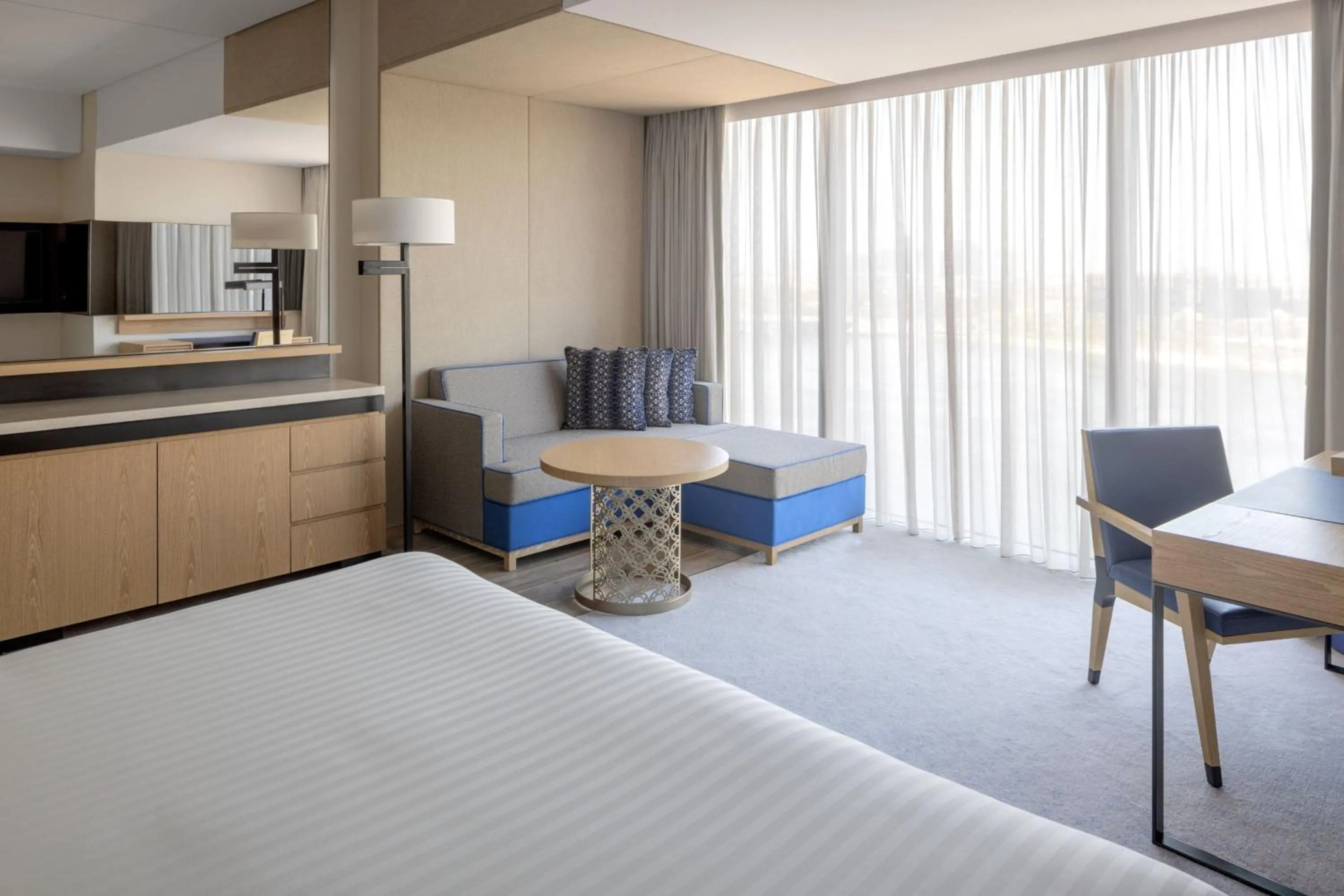 Photo of the whole room, Bed in Marriott Marquis Dubai Creek