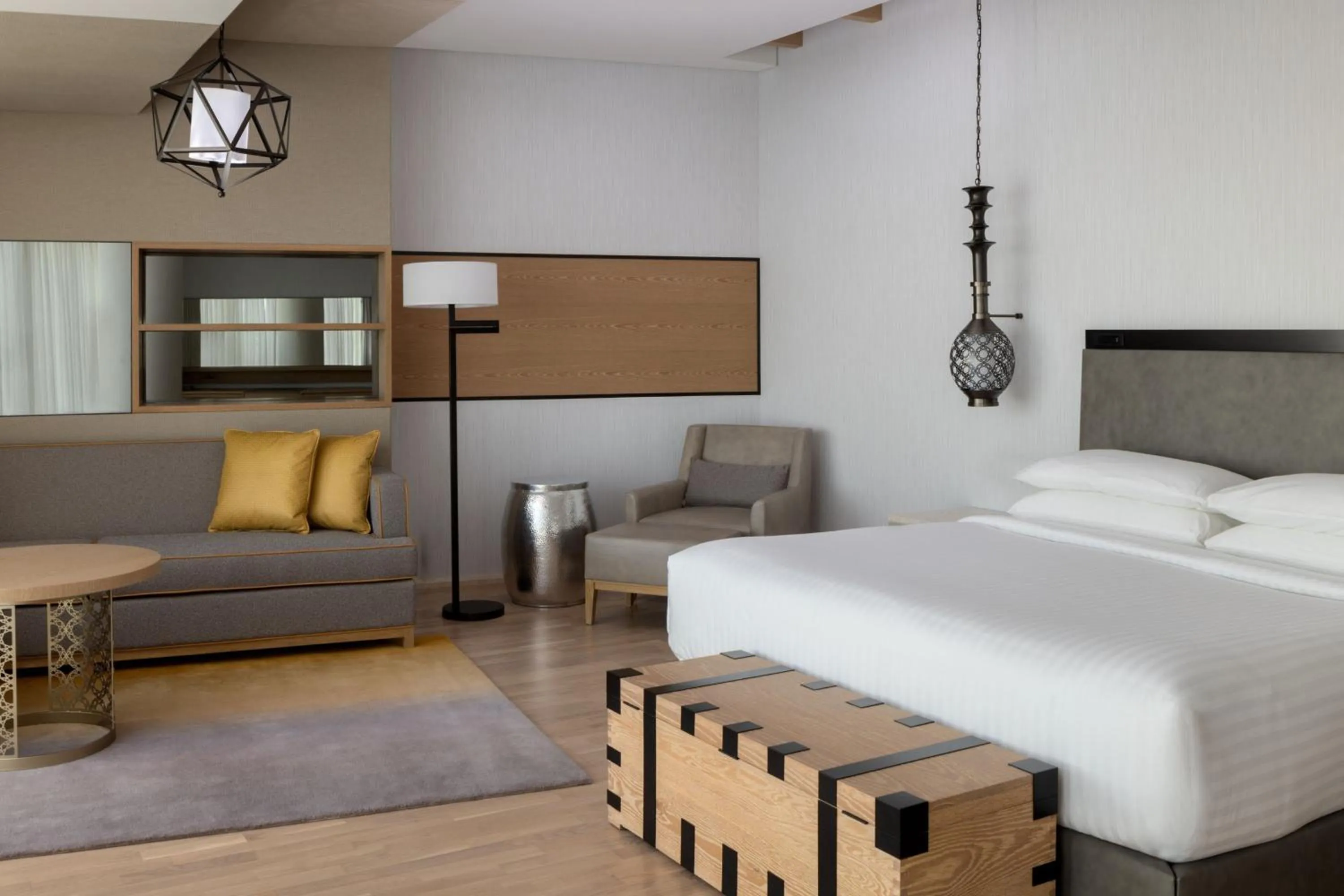 Lounge or bar, Bed in Marriott Marquis Dubai Creek