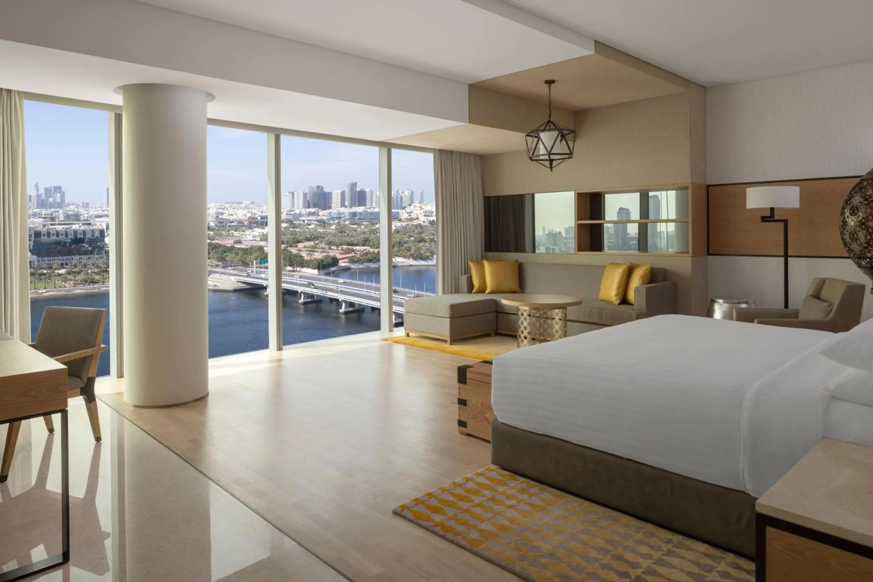 Lounge or bar, Bed in Marriott Marquis Dubai Creek