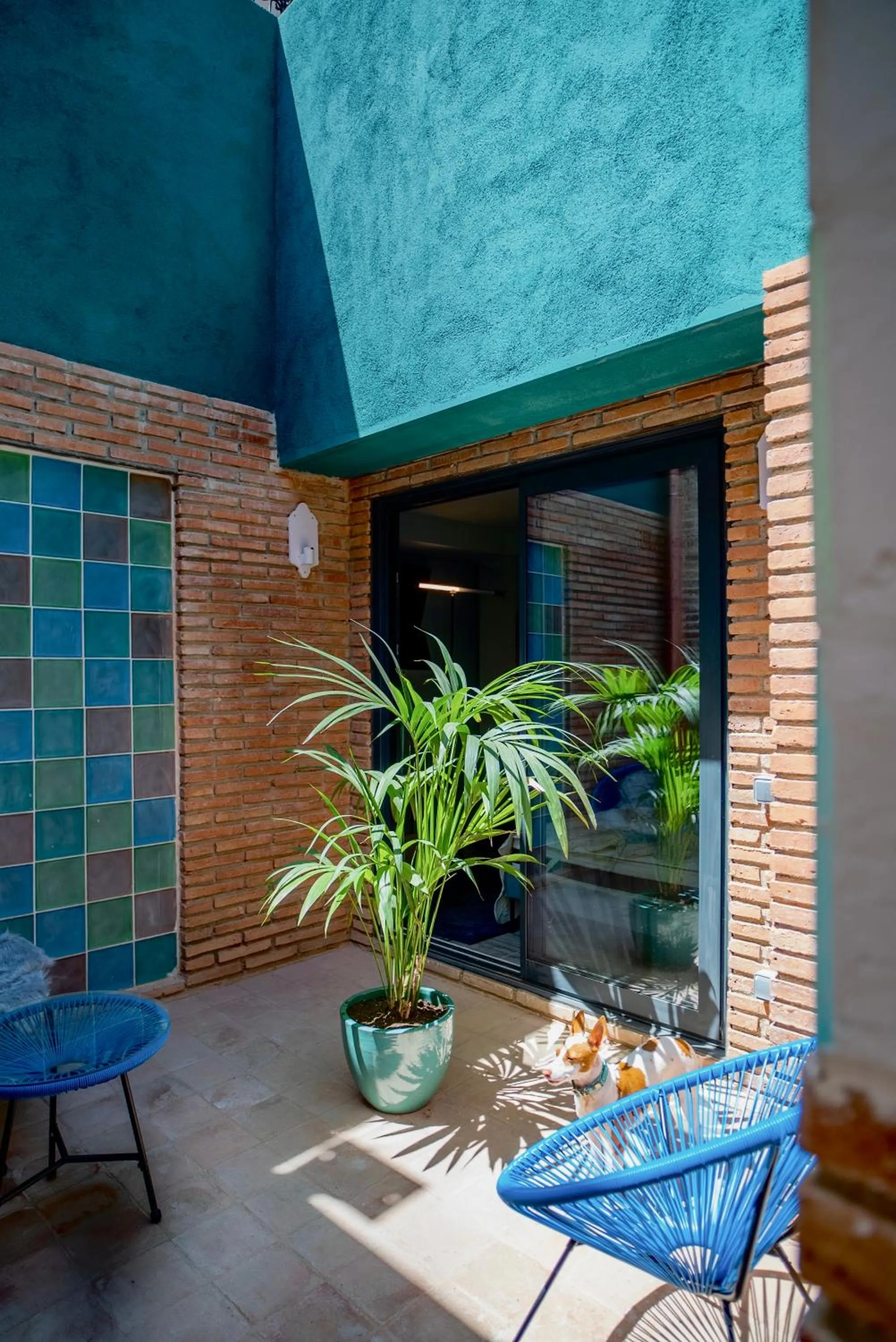 Patio in Hotel Lincoln Lounge