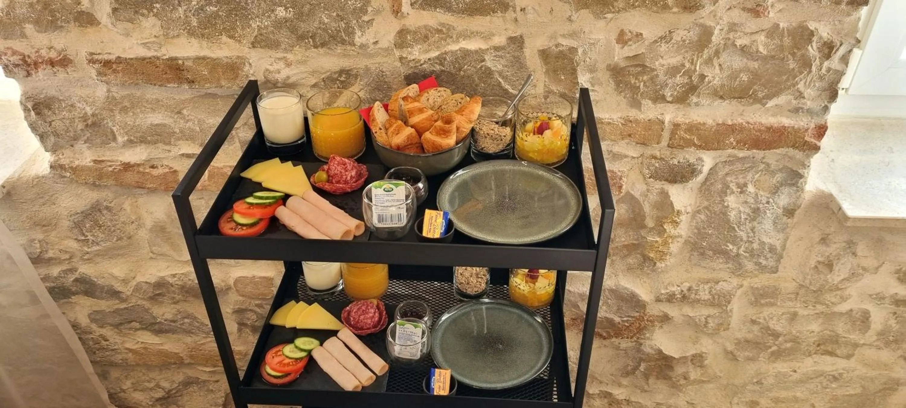 Breakfast in A Heritage Split