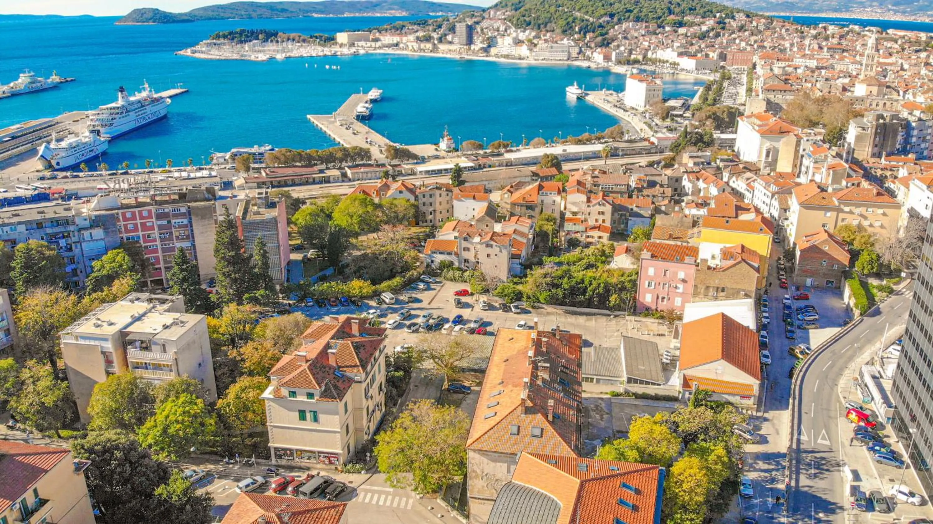 Neighbourhood in A Heritage Split