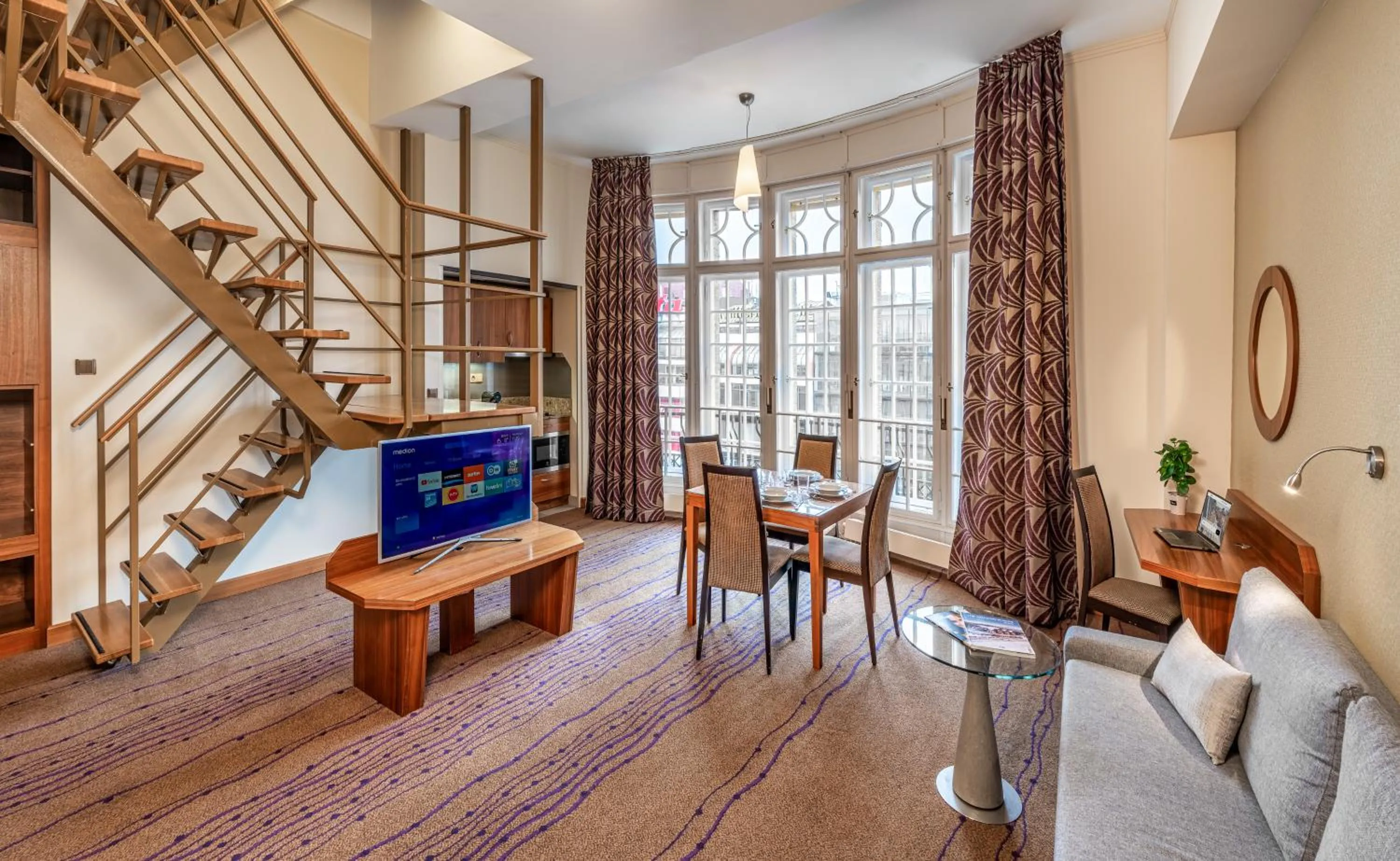 Dining area in Crown Palace Apartments by Adrez