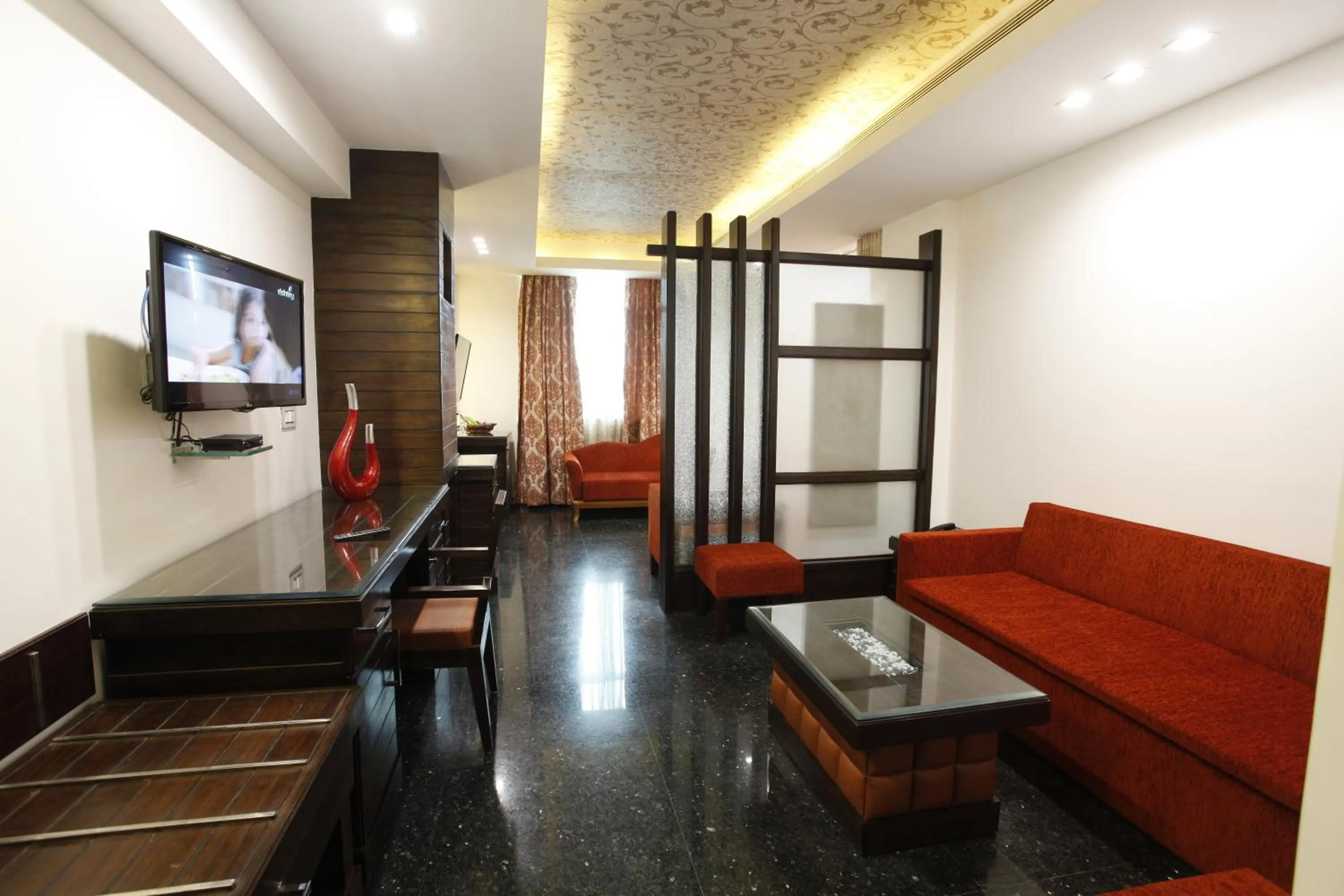 Day in Hotel Saffron Leaf