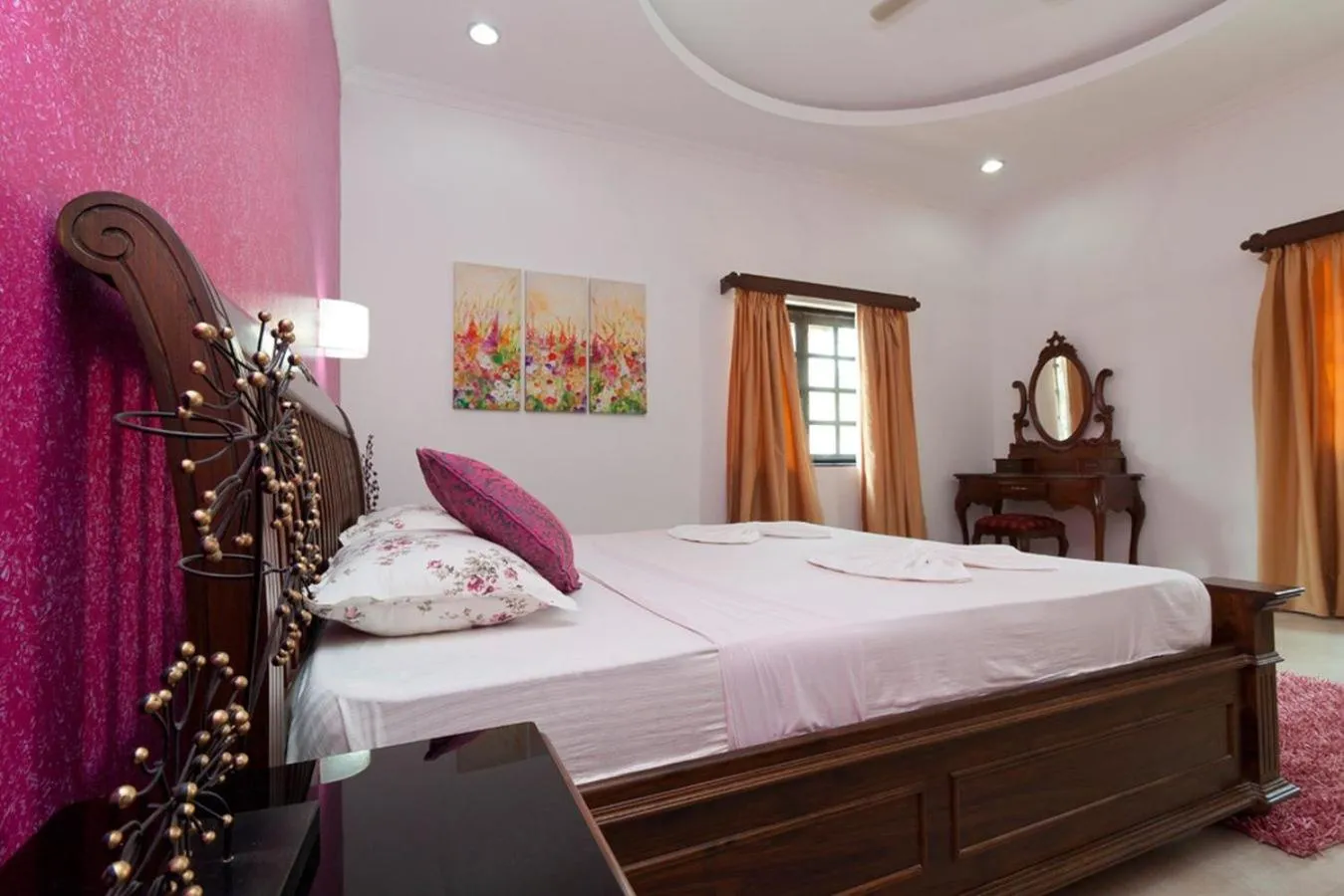 Bathroom, Bed in Villa Calangute Phase 5