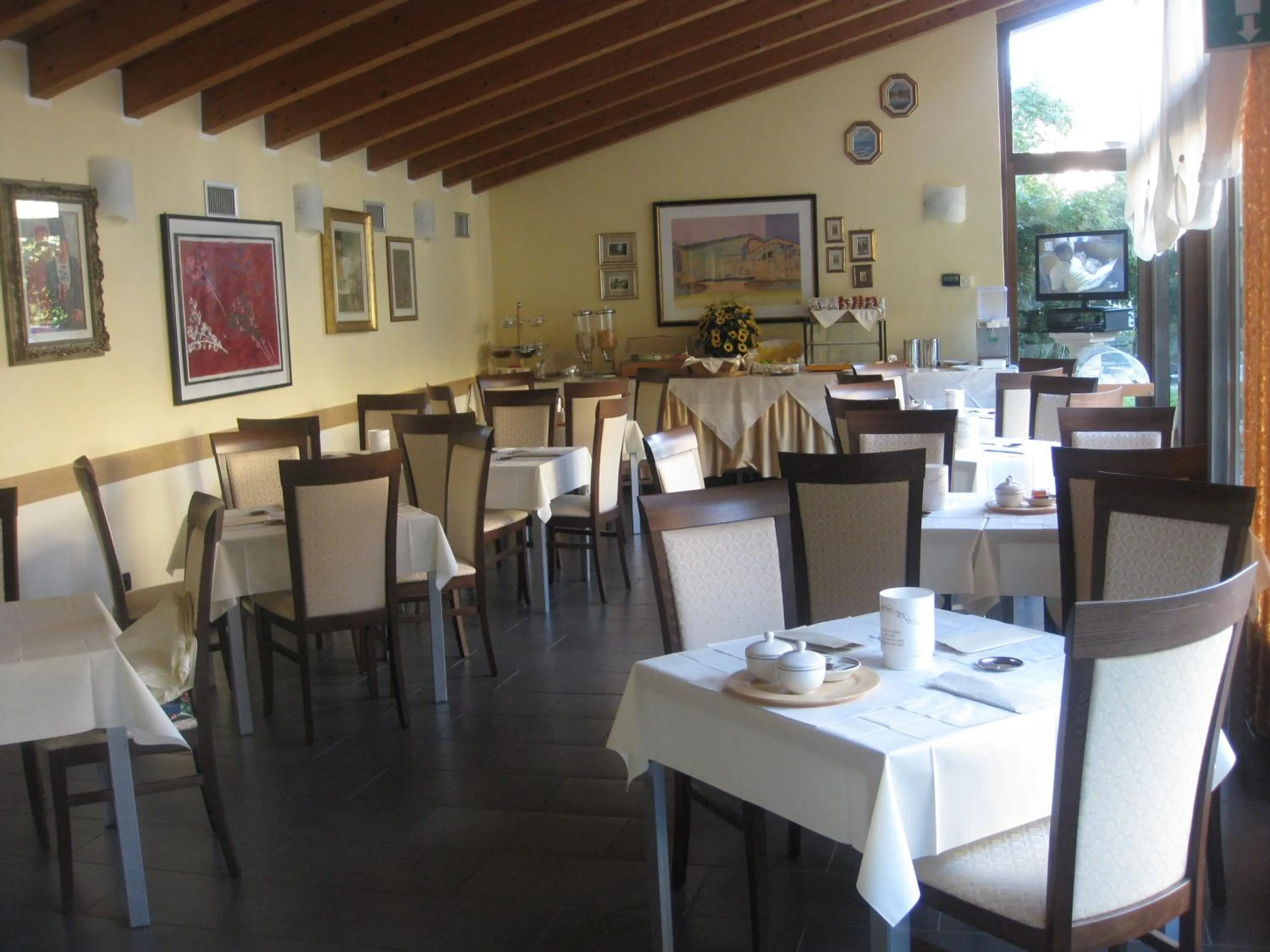 Restaurant/places to eat in Albergo Giardino