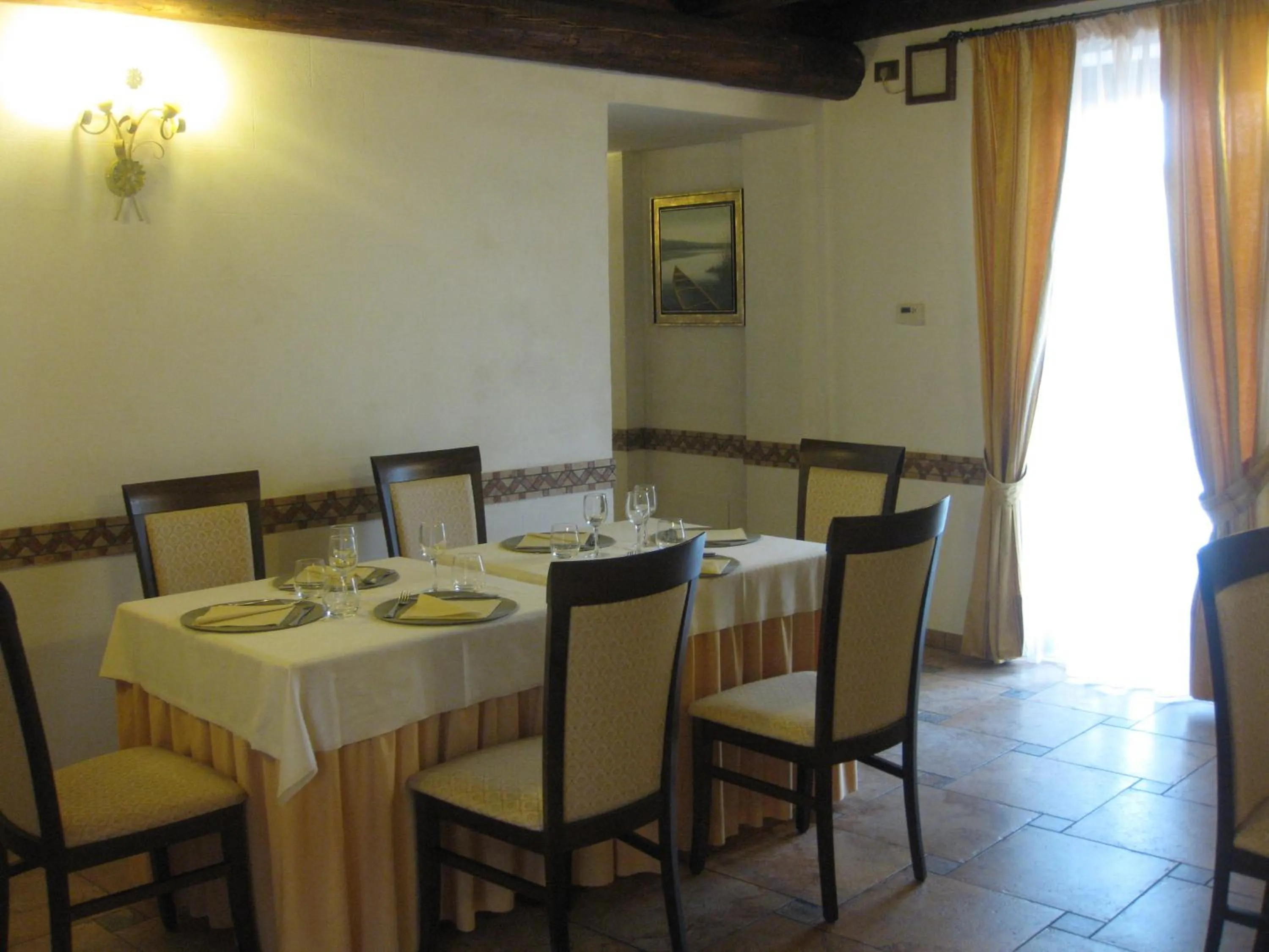 Restaurant/places to eat in Albergo Giardino