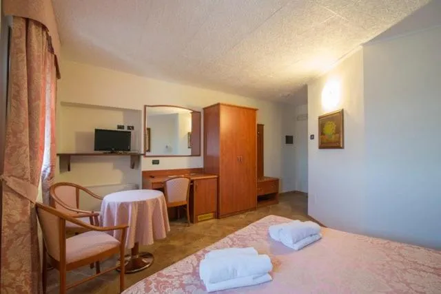 Bed in Albergo Giardino