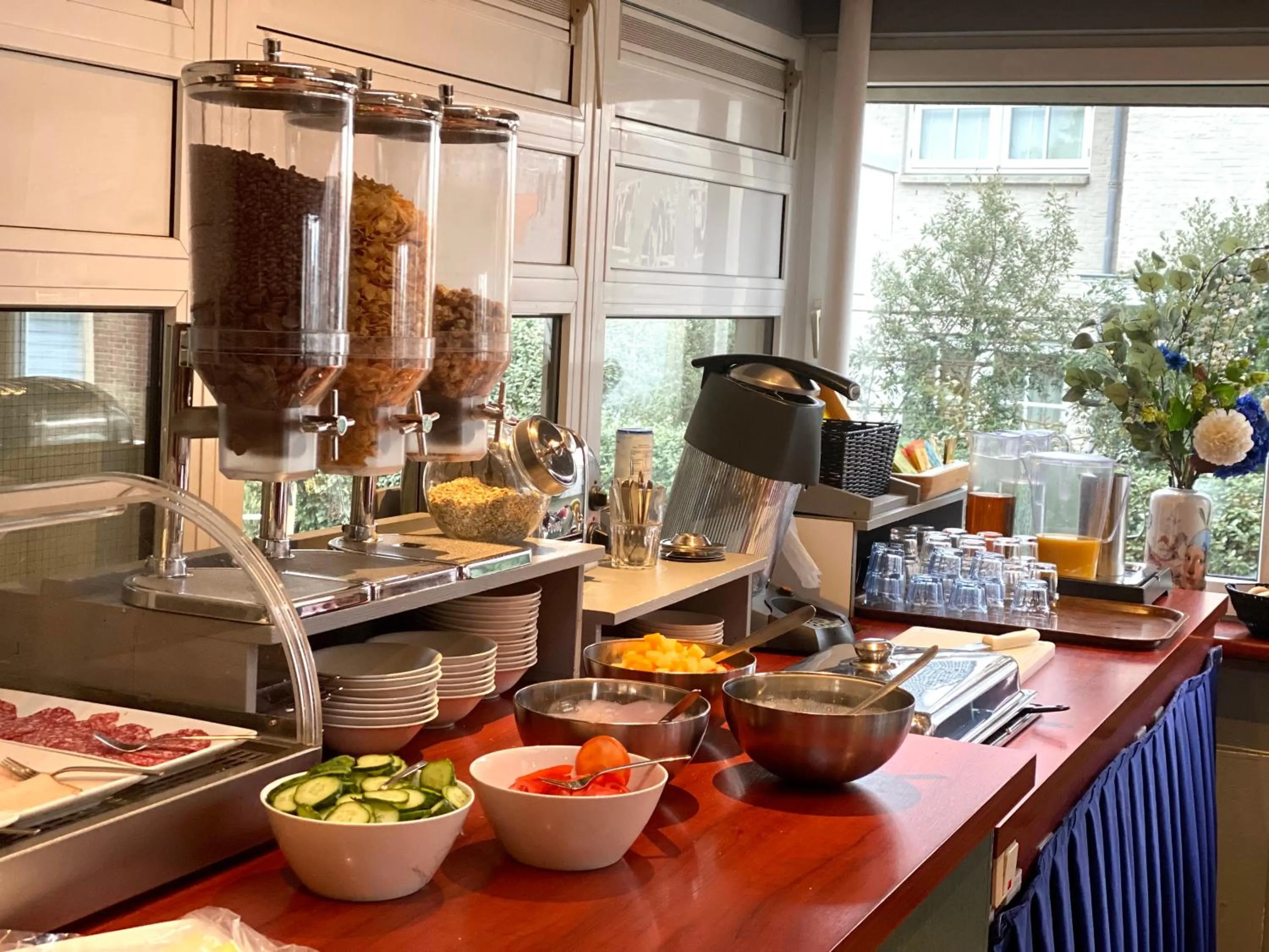 Breakfast in Two Brothers Hotel Astoria