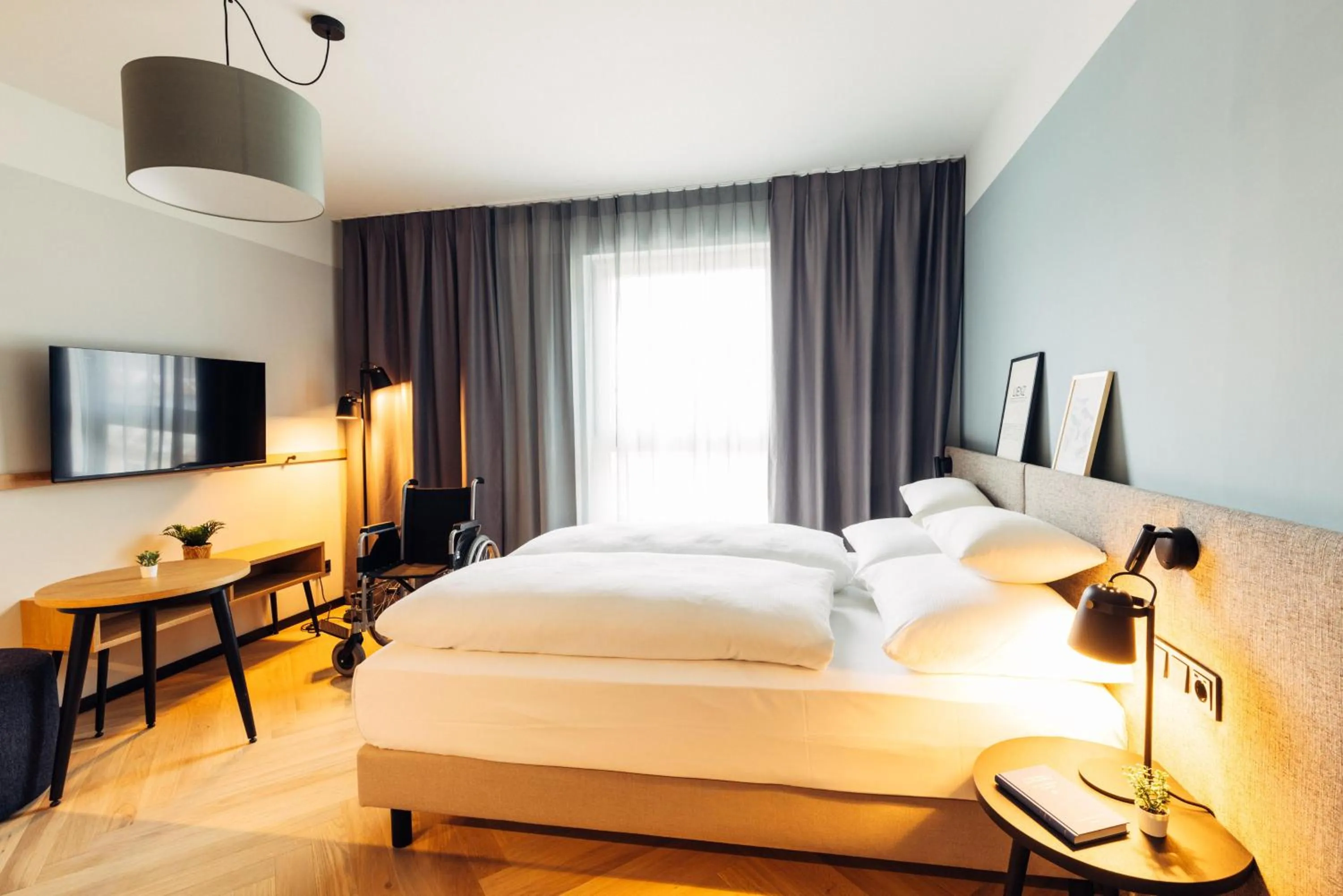 Photo of the whole room, Bed in harry's home Lienz hotel & apartments