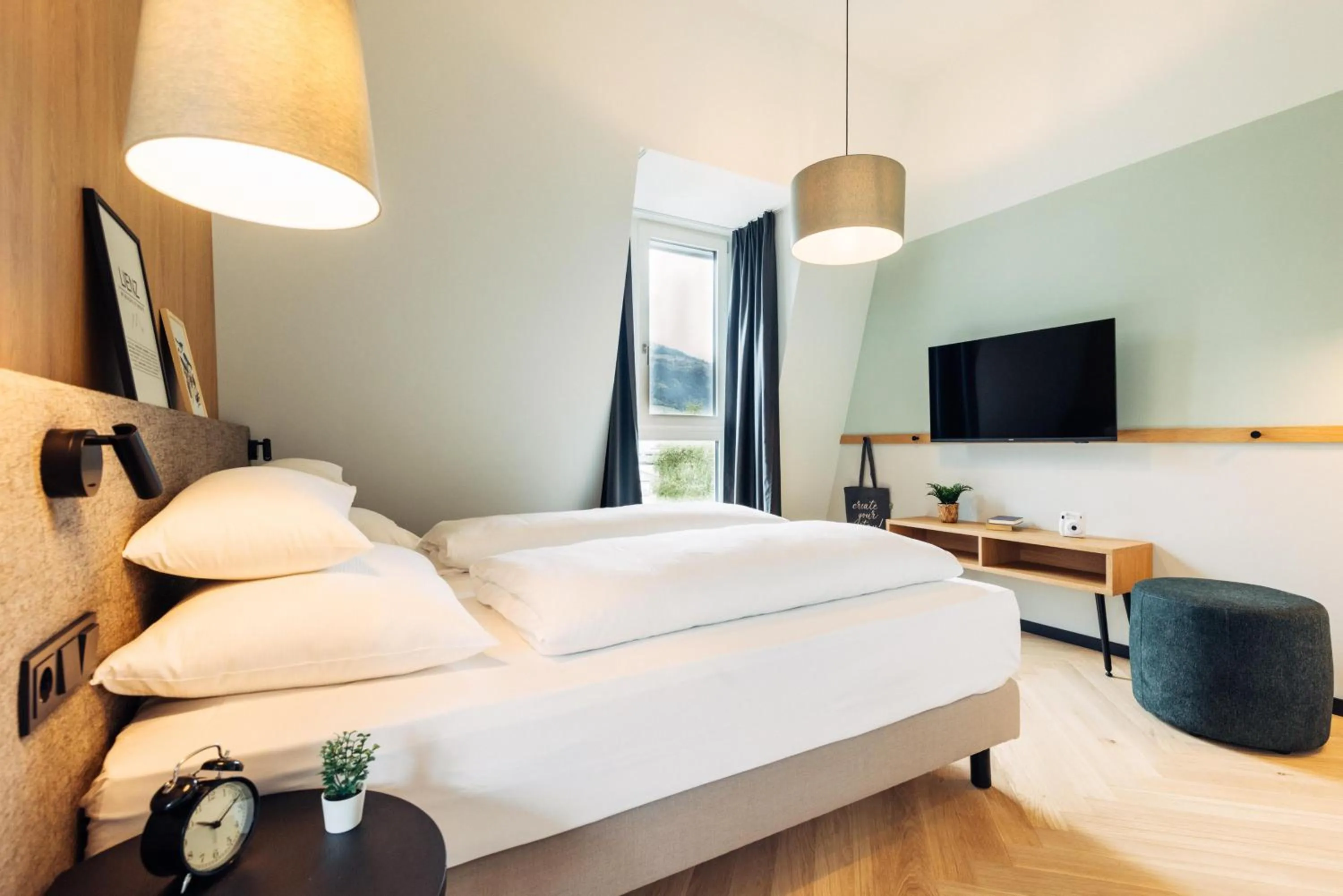 Photo of the whole room, Bed in harry's home Lienz hotel & apartments