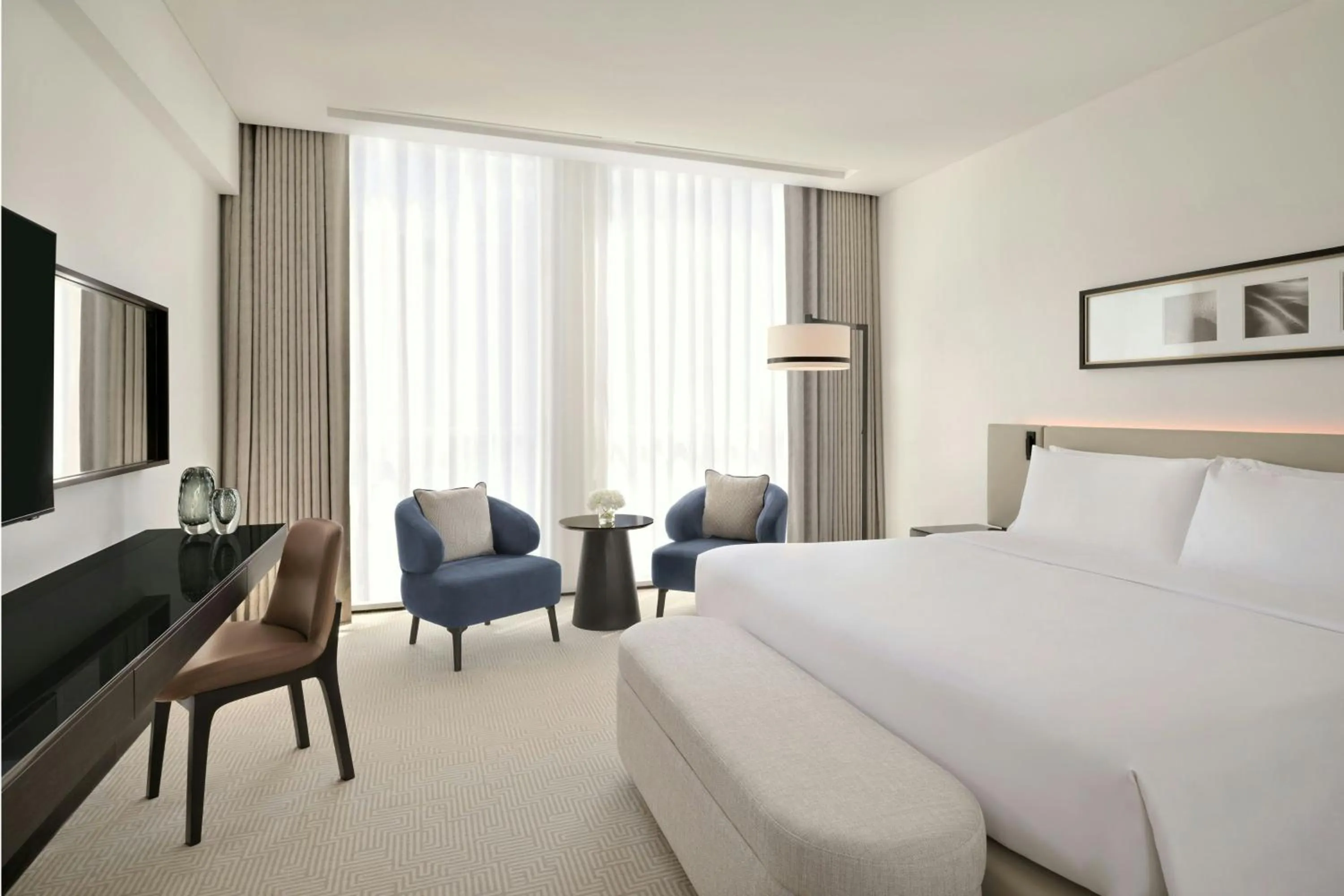 Photo of the whole room, Bed in Sheraton Grand Hotel, Dubai