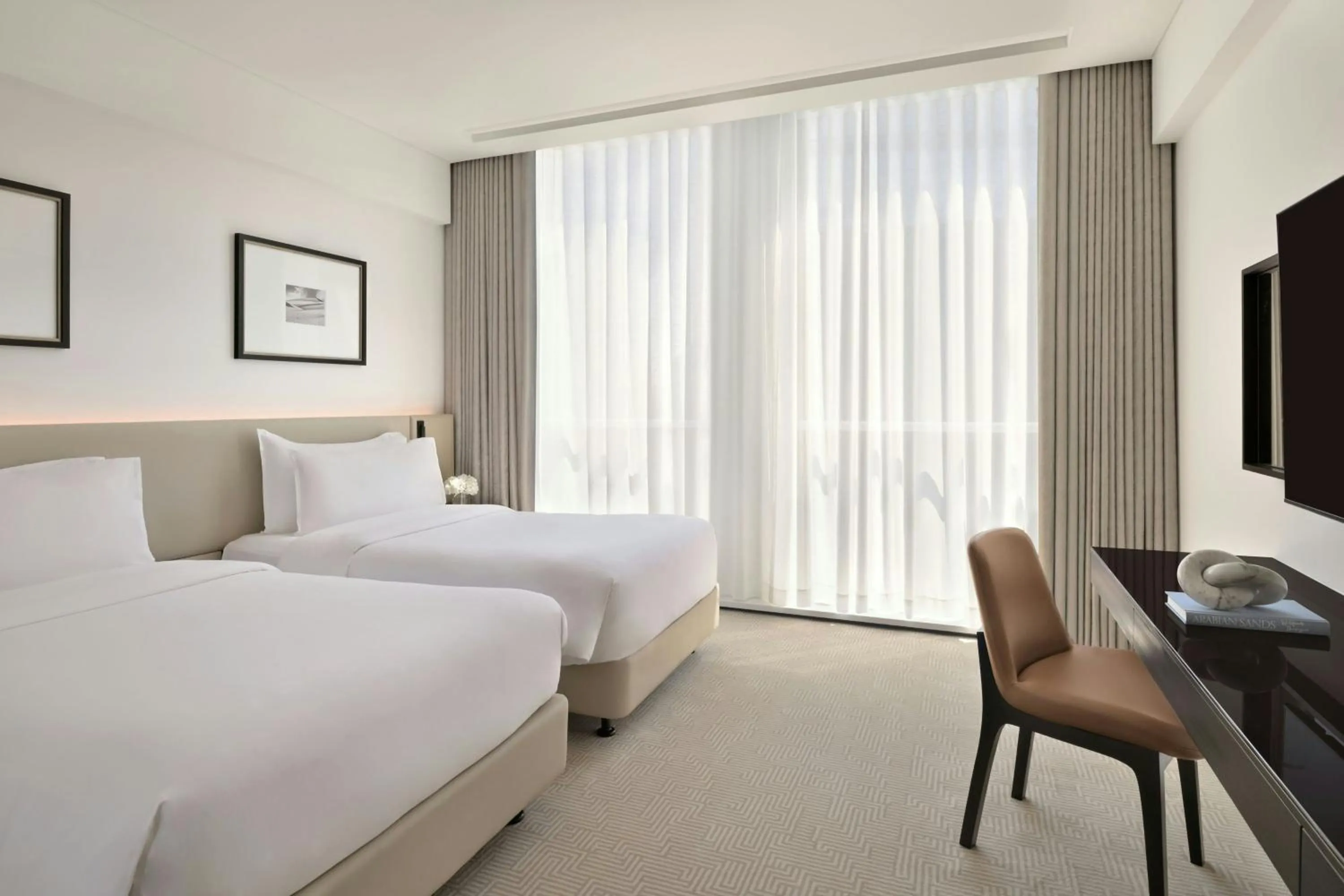 Photo of the whole room, Bed in Sheraton Grand Hotel, Dubai