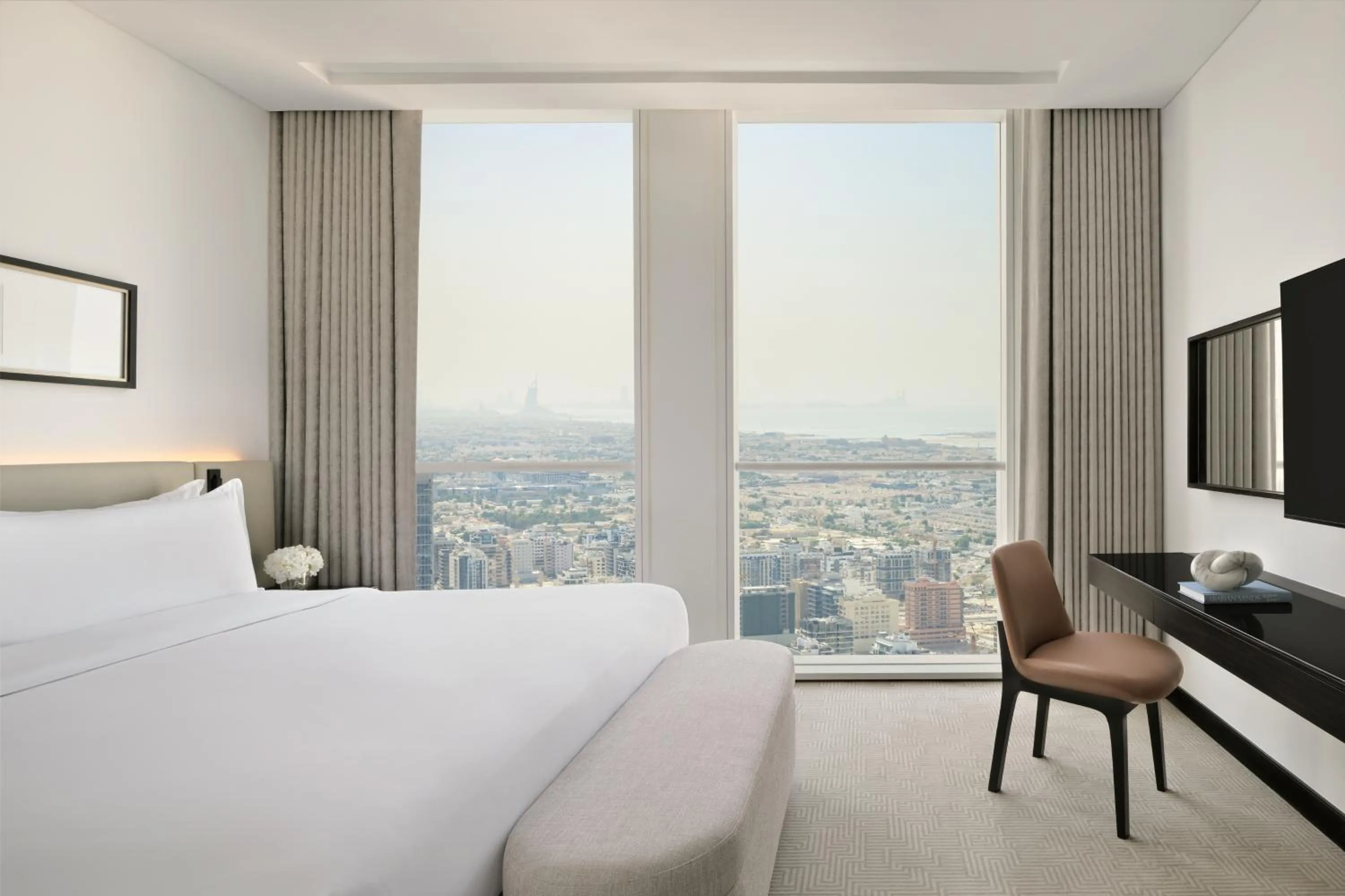 Kitchen or kitchenette, Bed in Sheraton Grand Hotel, Dubai
