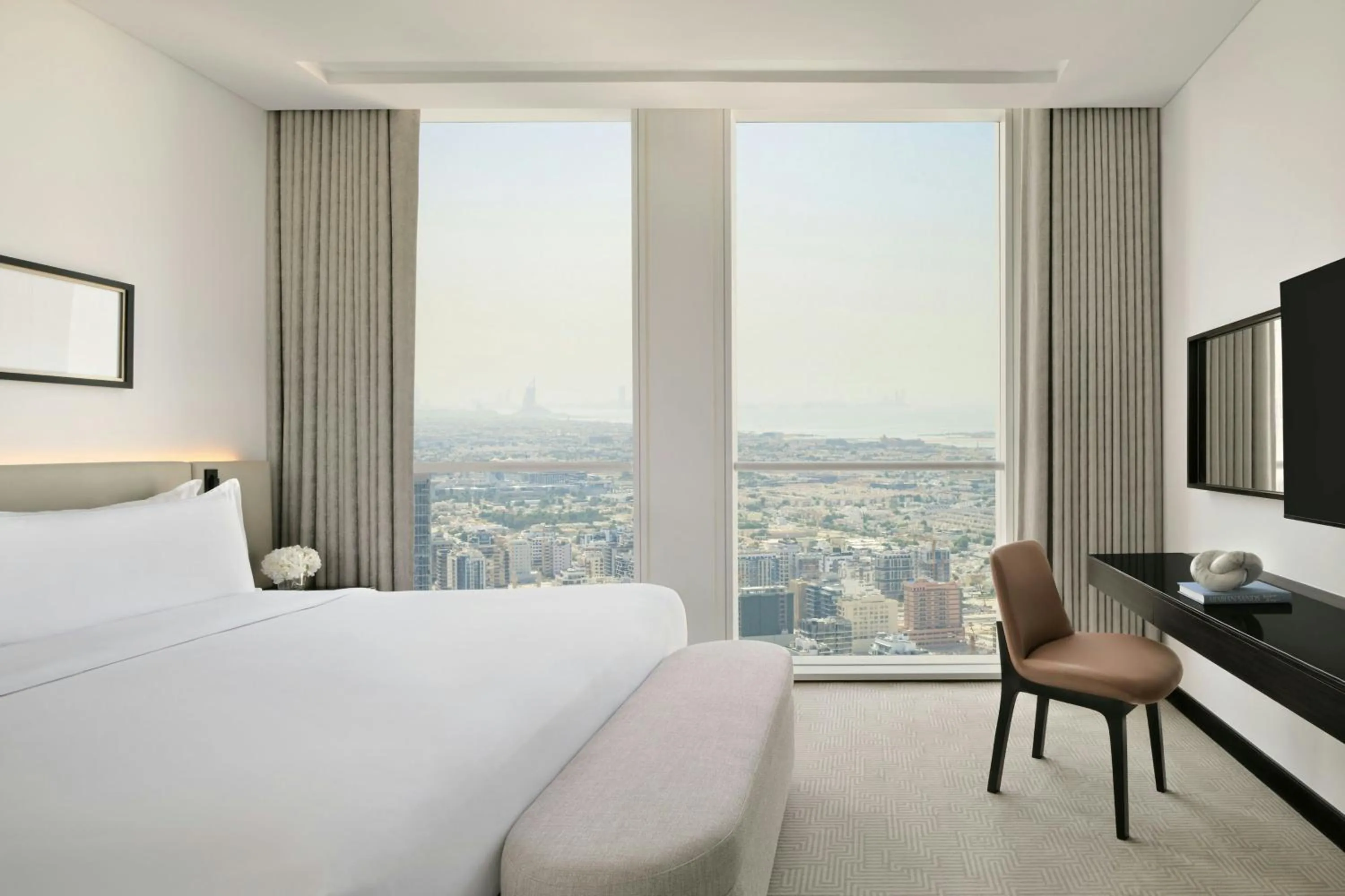 Photo of the whole room, Bed in Sheraton Grand Hotel, Dubai