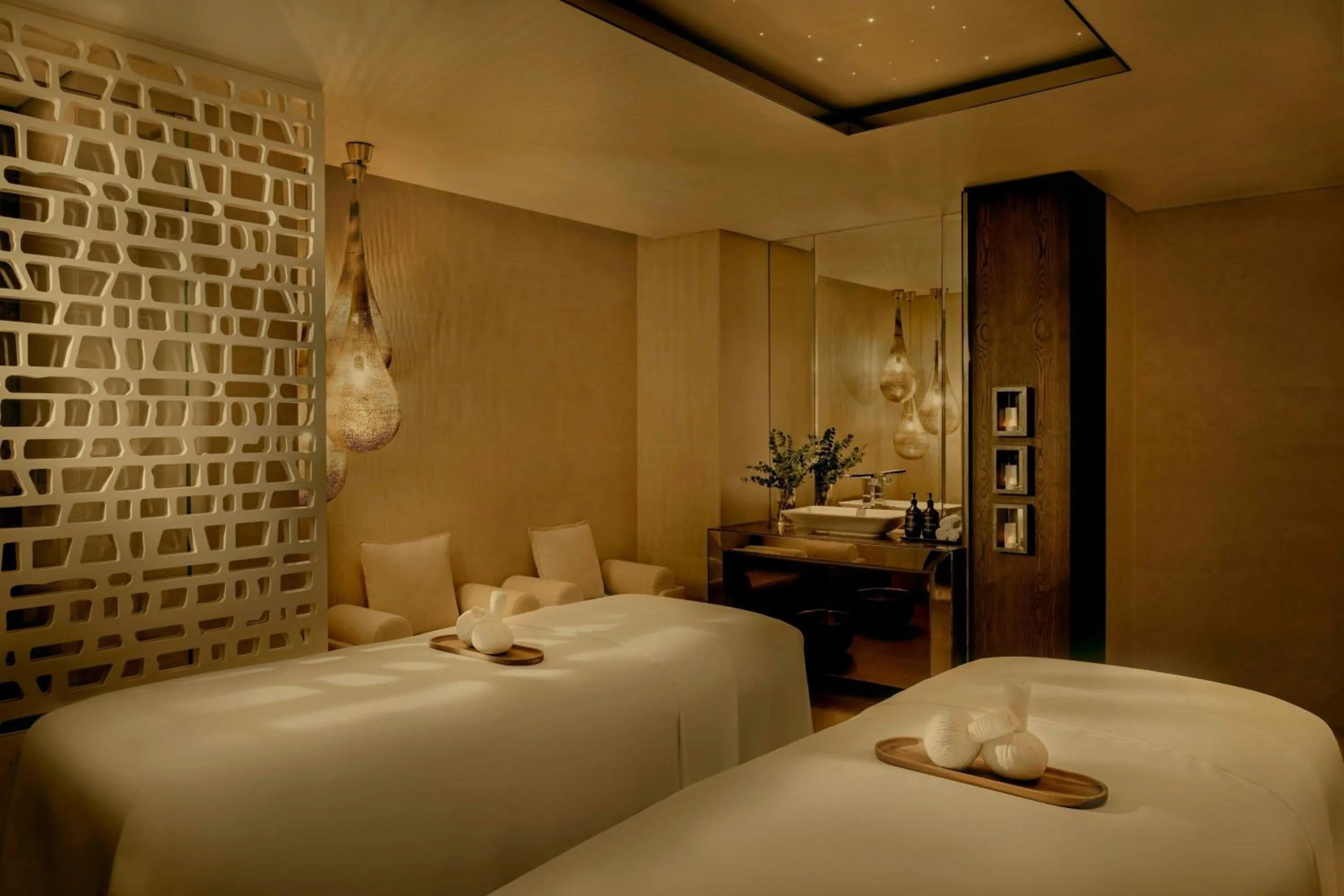 Spa and wellness centre/facilities, Bed in Sheraton Grand Hotel, Dubai