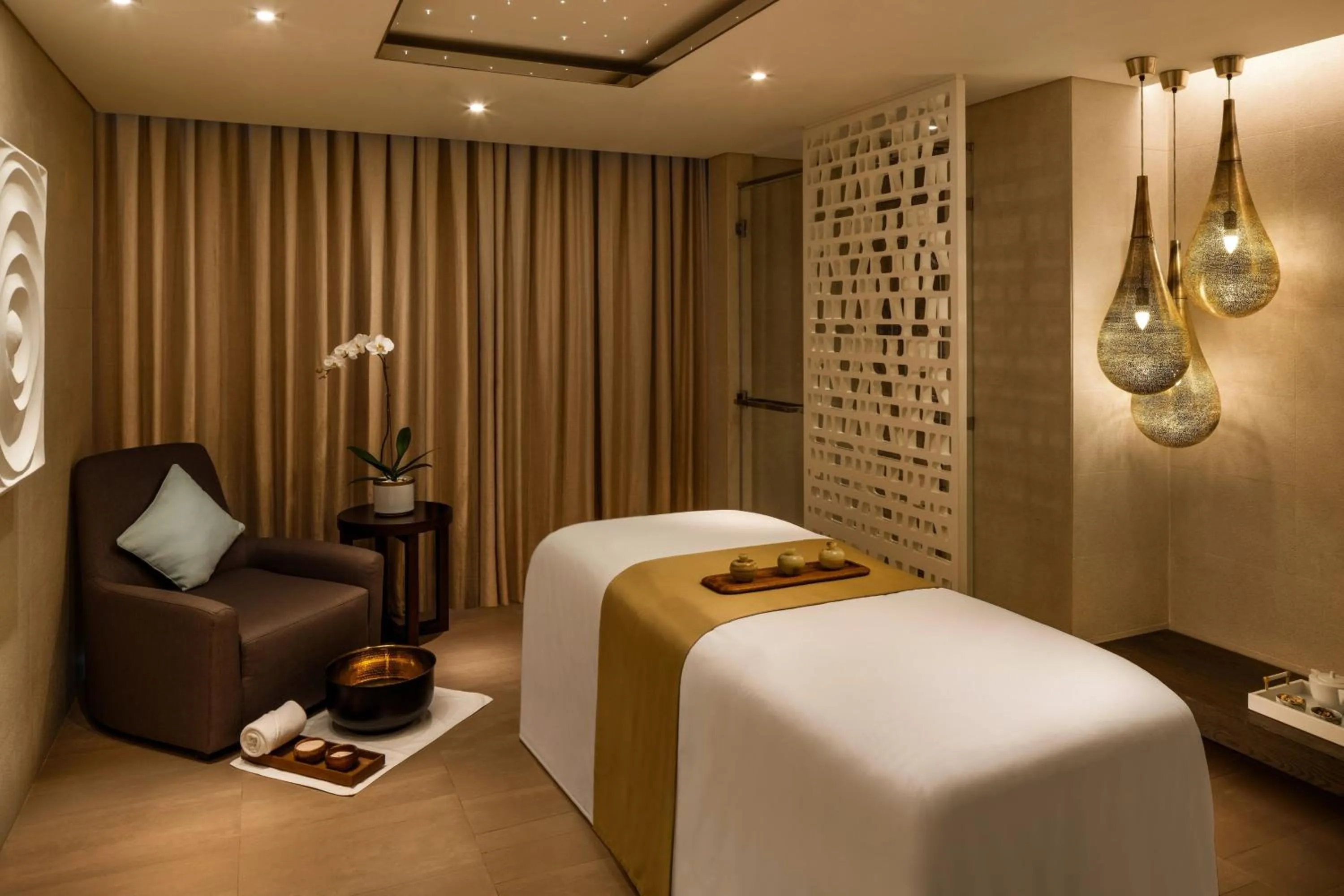 Spa and wellness centre/facilities, Bed in Sheraton Grand Hotel, Dubai