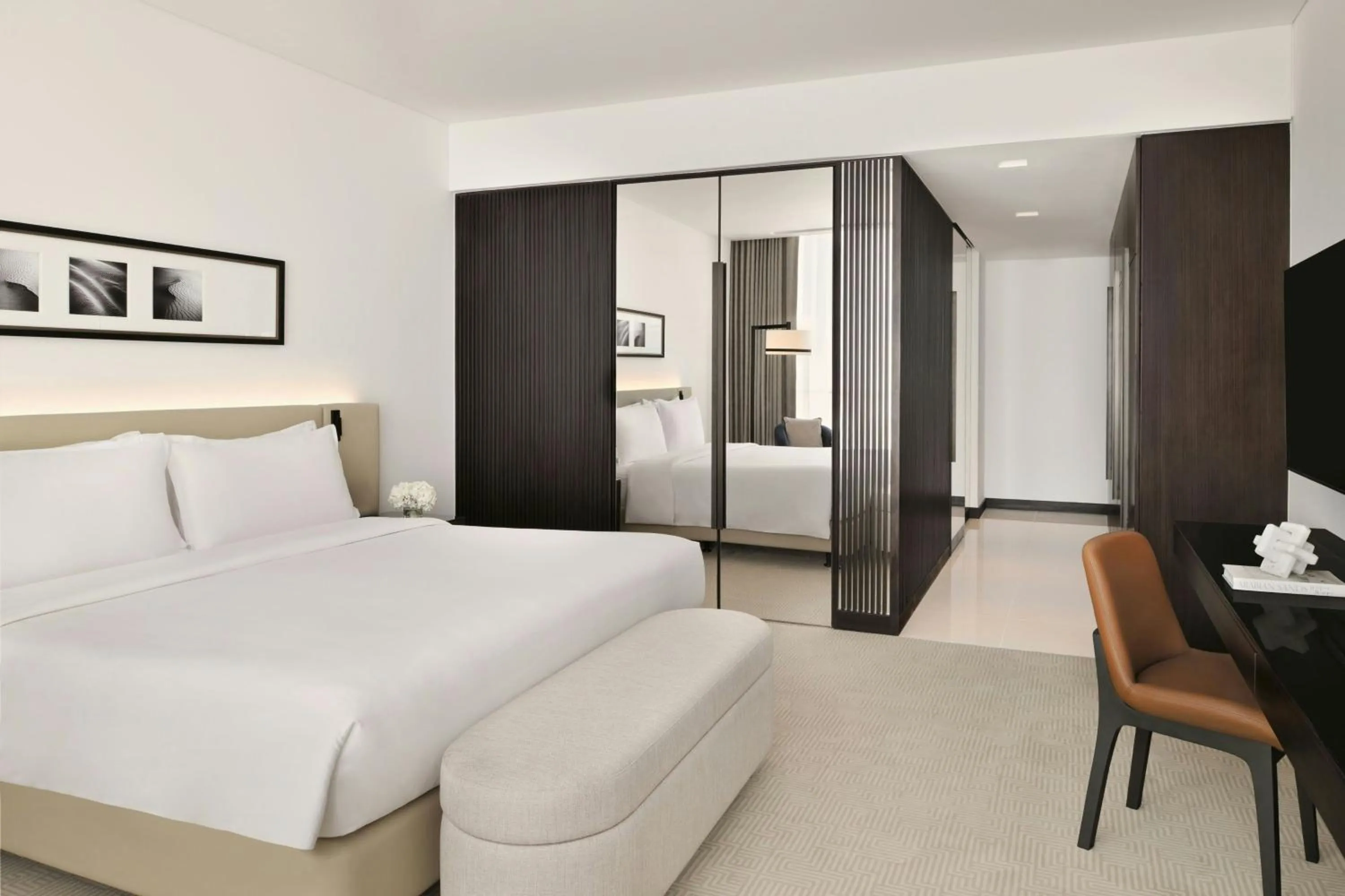 Photo of the whole room, Bed in Sheraton Grand Hotel, Dubai