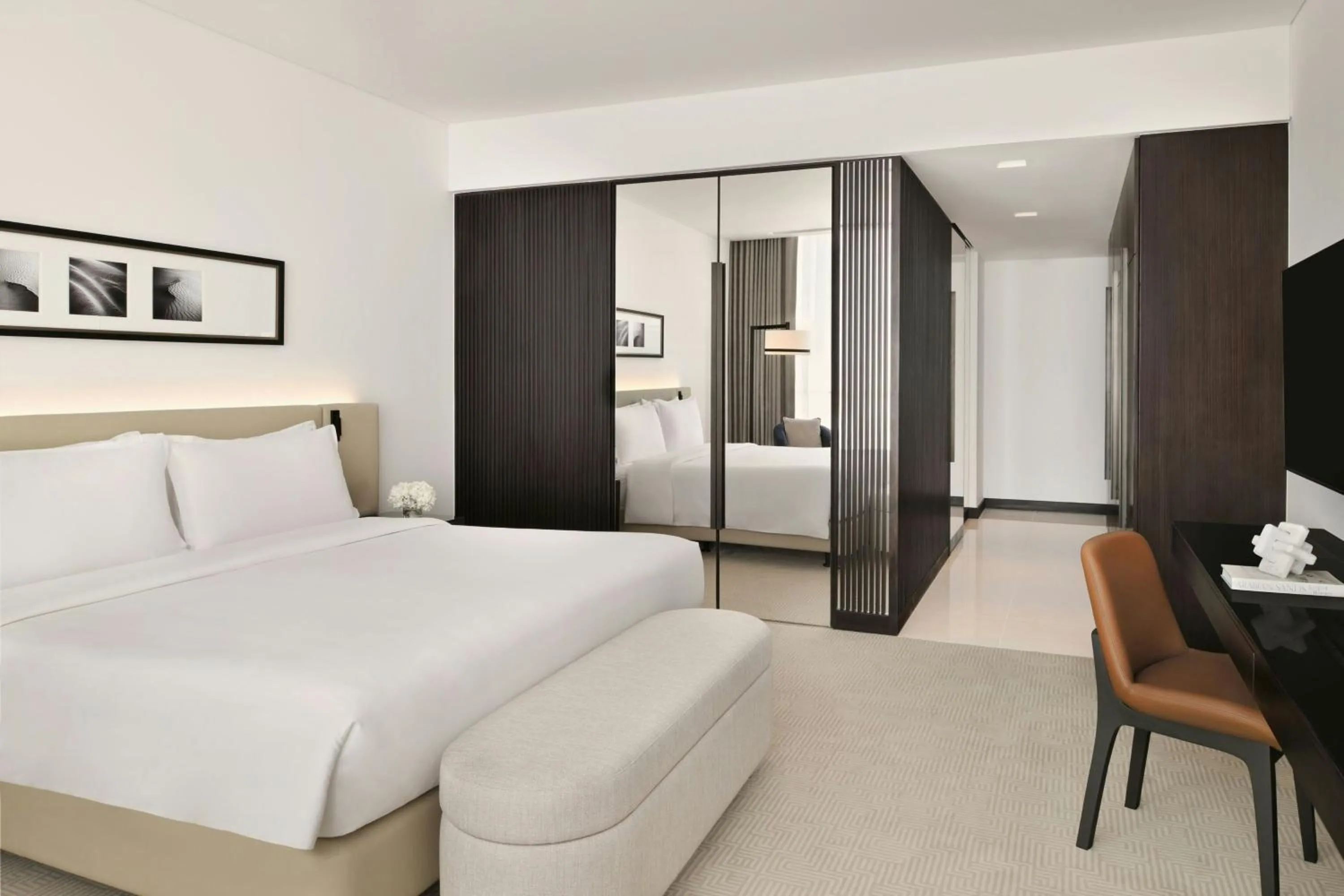 Bedroom, Bed in Sheraton Grand Hotel, Dubai