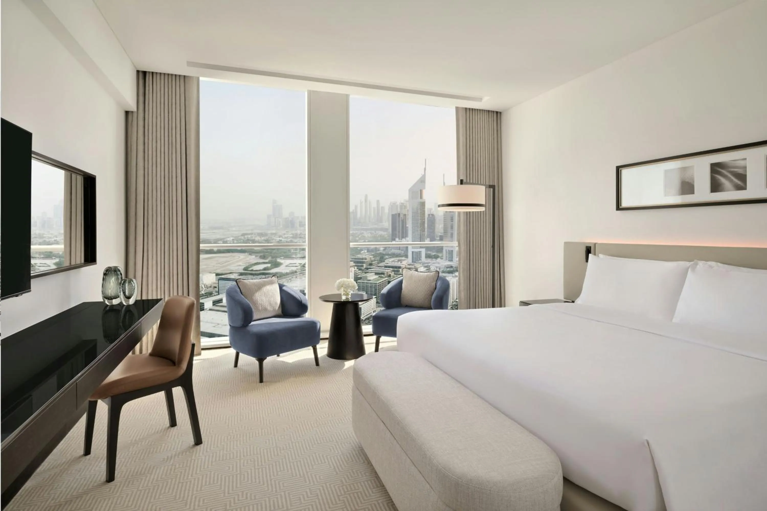 Bedroom, Bed in Sheraton Grand Hotel, Dubai